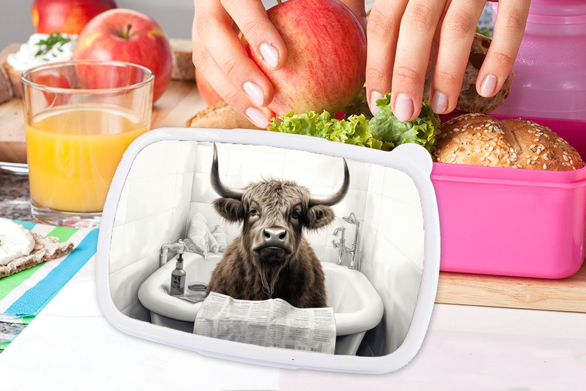 MuchoWow Lunchbox Schottischer Highlander - Badewanne - Badezimmer - Zeitung, Kunststoff, (2-tlg), Brotdosen, Lunch Box, Brotbox für Kinder und Erwachsene