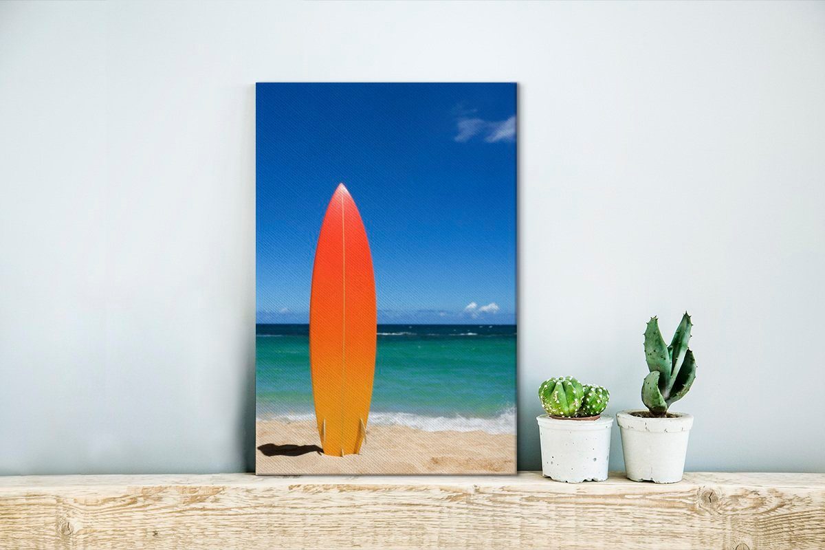 Ein fertig Surfbrett (1 Zackenaufhänger, cm Gemälde, Leinwandbild Strand, am inkl. 20x30 Leinwandbild St), farbiges OneMillionCanvasses® bespannt