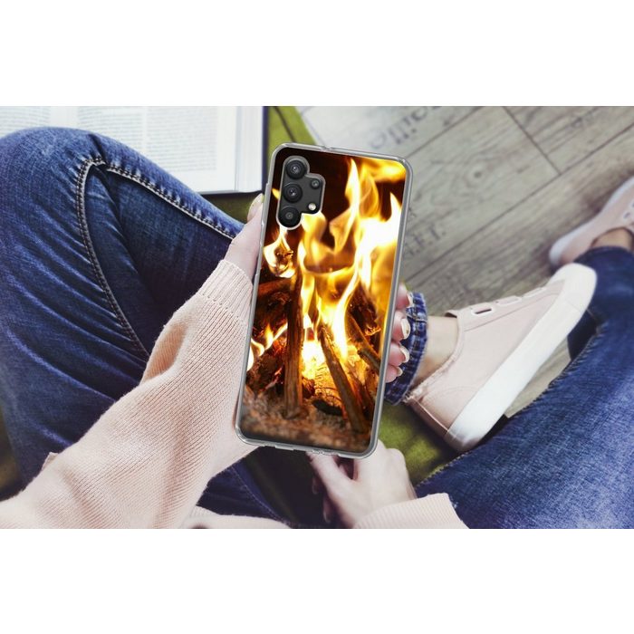 MuchoWow Handyhülle Ein Kamin mit Feuer Handyhülle Samsung Galaxy A32 5G Smartphone-Bumper Print Handy ZV10872