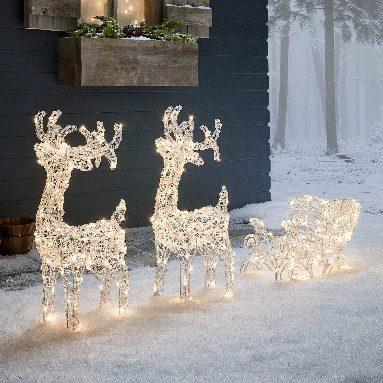 Lights4fun LED-Dekofigur LED-Rentiere mit Schlitten Swinsty, Weihnachtsbeleuchtung, Höhe Rentiere: 70cm