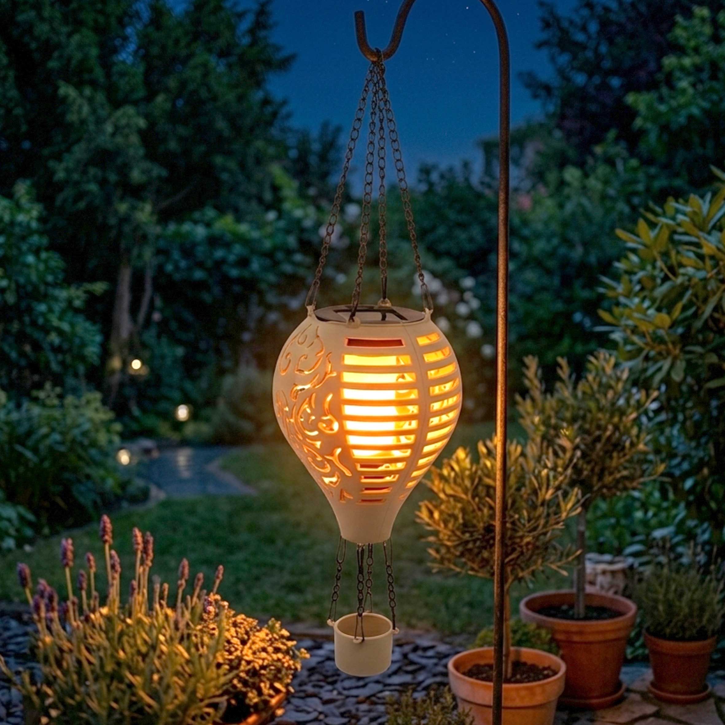 Spetebo LED Dekolicht Solar Heißluftballon beige zum Hängen mit Flammen Effek, Dämmerungssensor, LED fest integriert, orange (feuerfarben), LED Garten Lichtspiel mit Flackereffekt