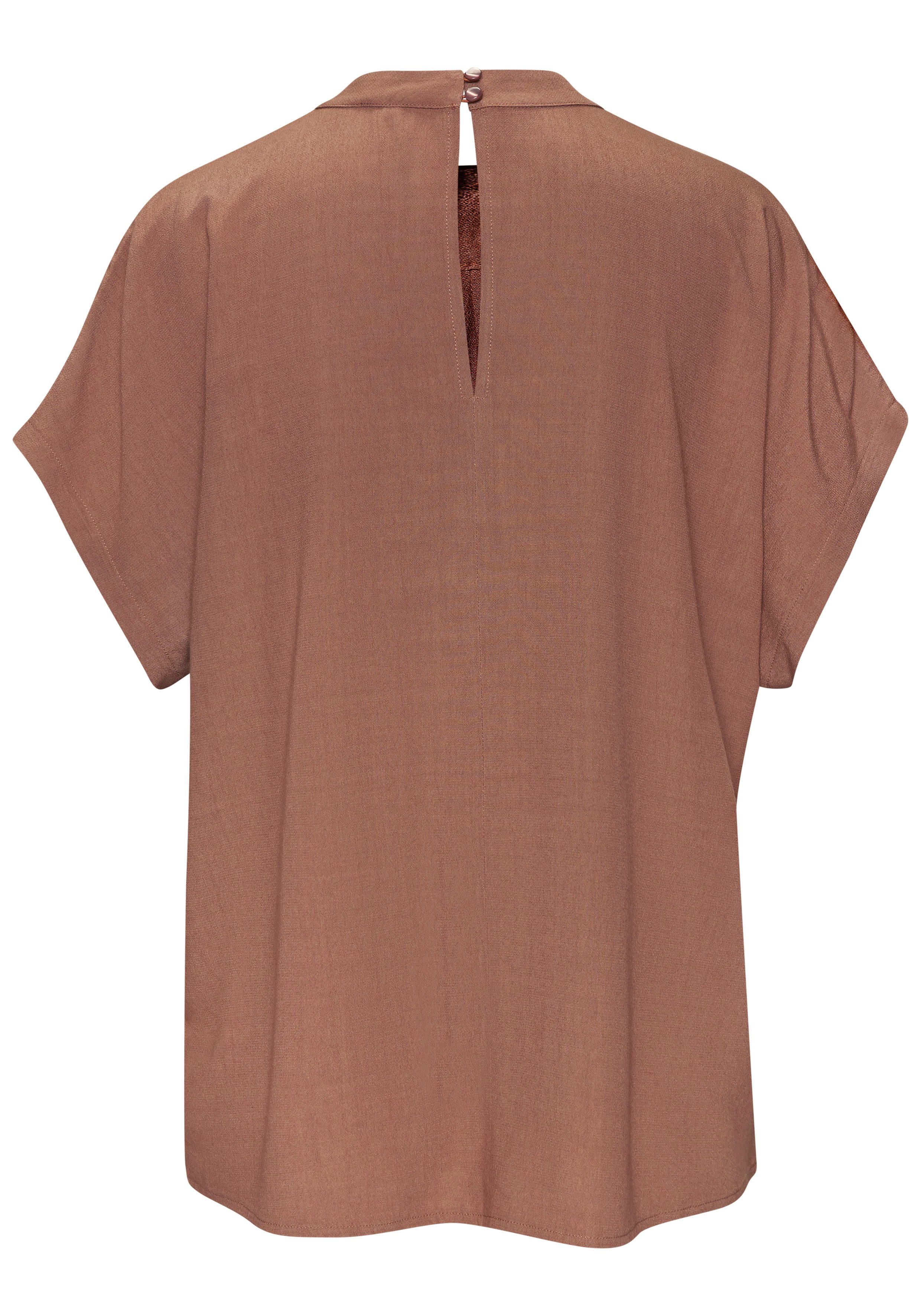 LASCANA Kurzarmbluse mit schmalem Stehkragen und weiten Ärmeln Blusenshirt mit weiten Ärmeln, elegante Bluse, lockere Form – Bild 4 von 5