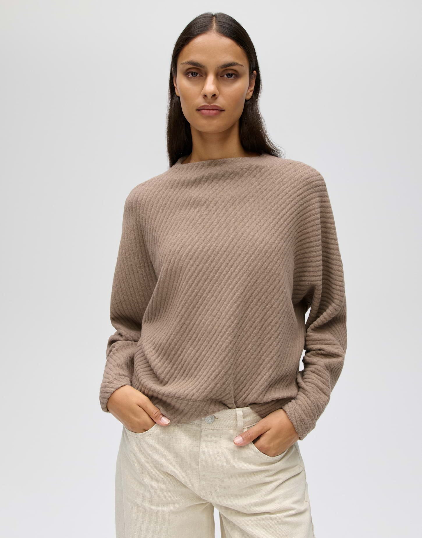 OPUS Langarmshirt Sorizon aus Cord mit samtiger Oberfläche Schmal zulaufende Form mit Fledermausärmeln und samtiger Cordoptik