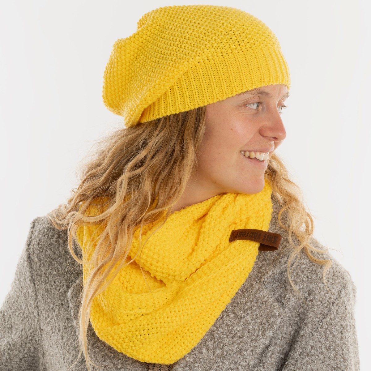 Knit Factory Strickmütze Coco Mütze Canario Yellow One Size (Set, 1-St., Spar-Set) mütze damen jungen herren set winter herbst beanie Strick sale warm