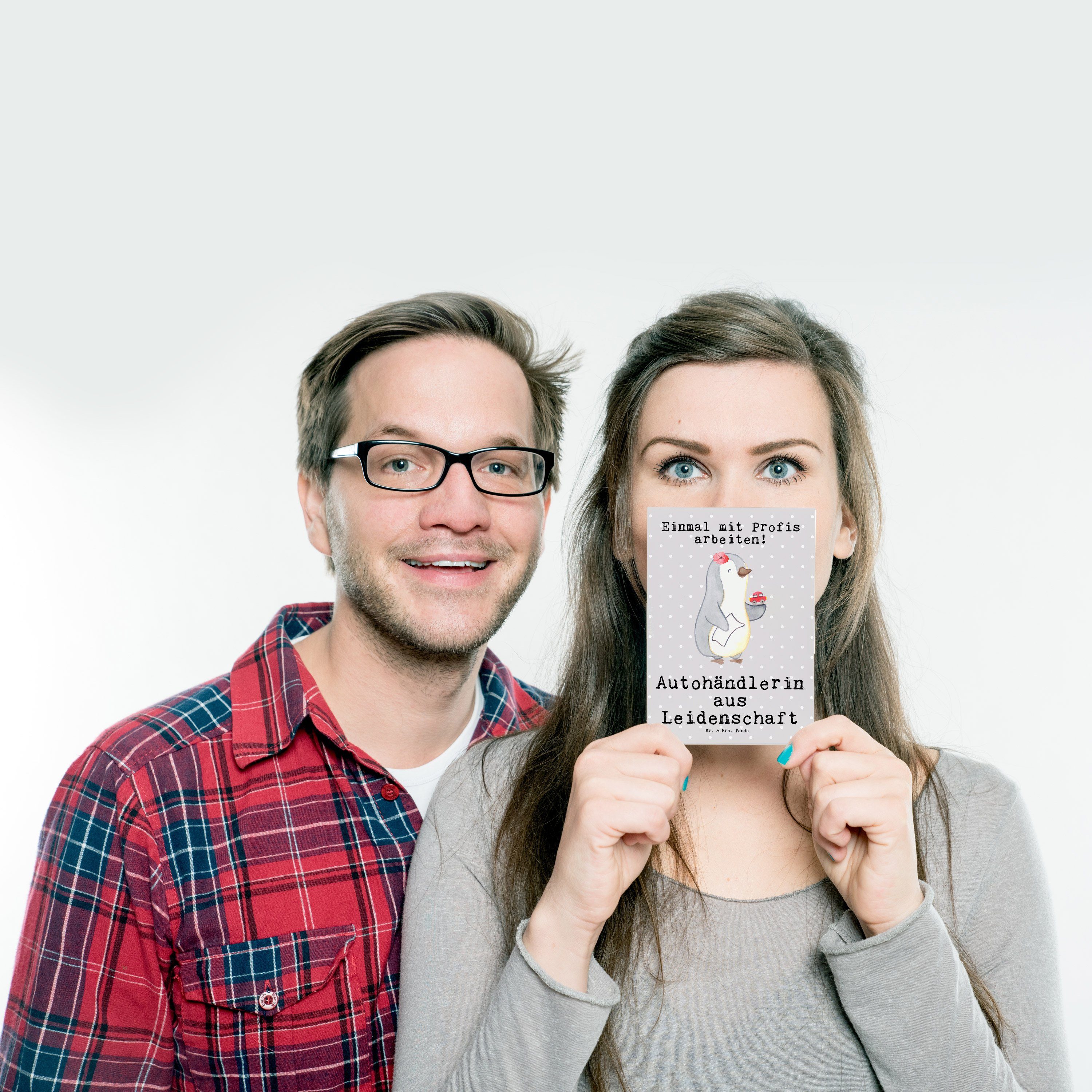 Mr. & Mrs. Panda Postkarte Autohändlerin aus Leidenschaft - Grau Pastell - Geschenk, Ausbildung