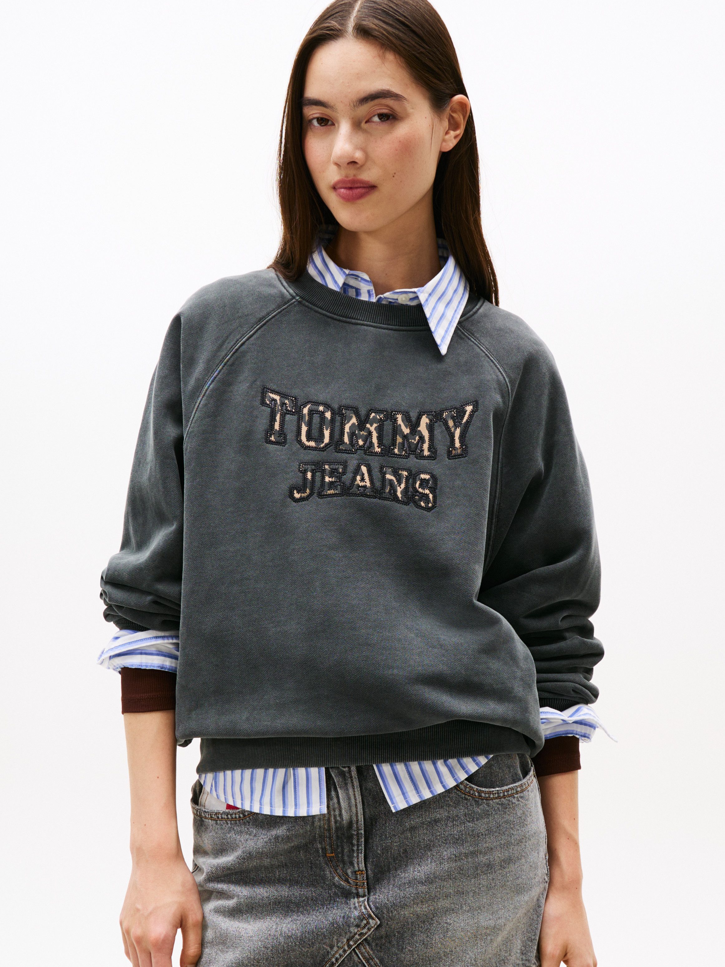 Tommy Jeans Sweatshirt TJW BXY LEOPARD VARSITY CREW günstig online kaufen