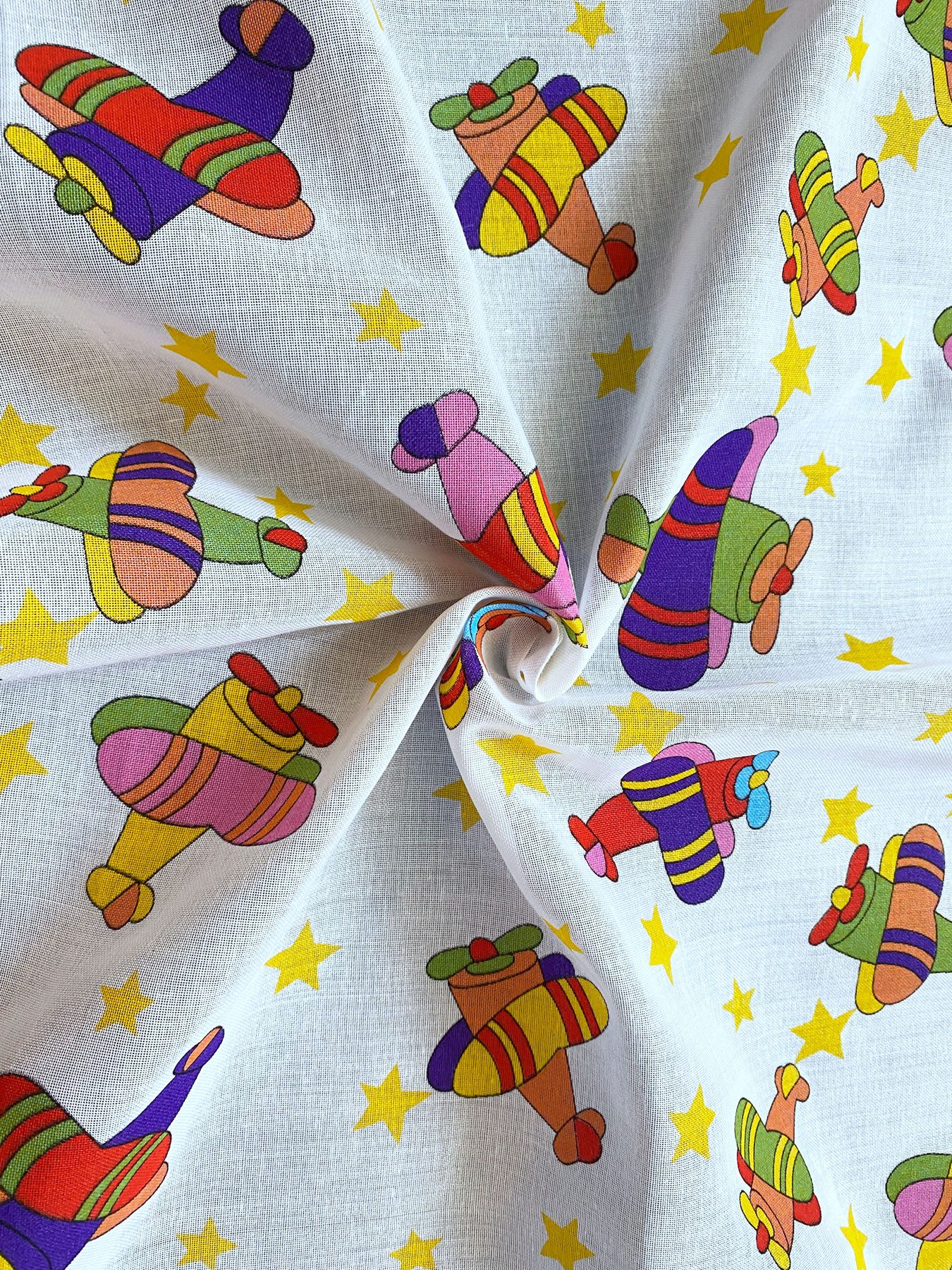 heimtexland Vorhang Kindergardine Kinderzimmer Deko Schlaufenschals, Schlaufen, halbtransparent, Polyester, halbtransparent I 2 Vorhänge mit Raffhalter I Batist I bunt