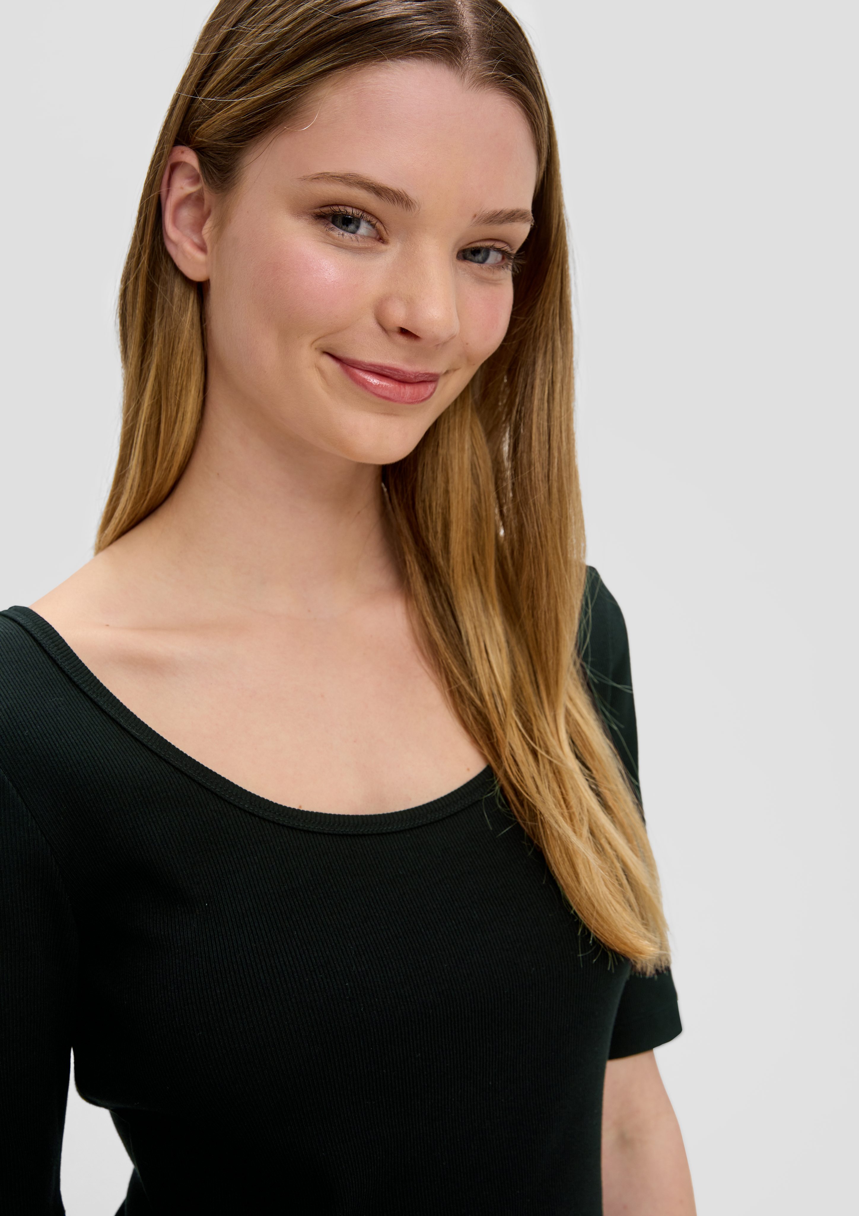 QS Kurzarmshirt Rippshirt mit tiefem Rundhalsausschnitt günstig online kaufen