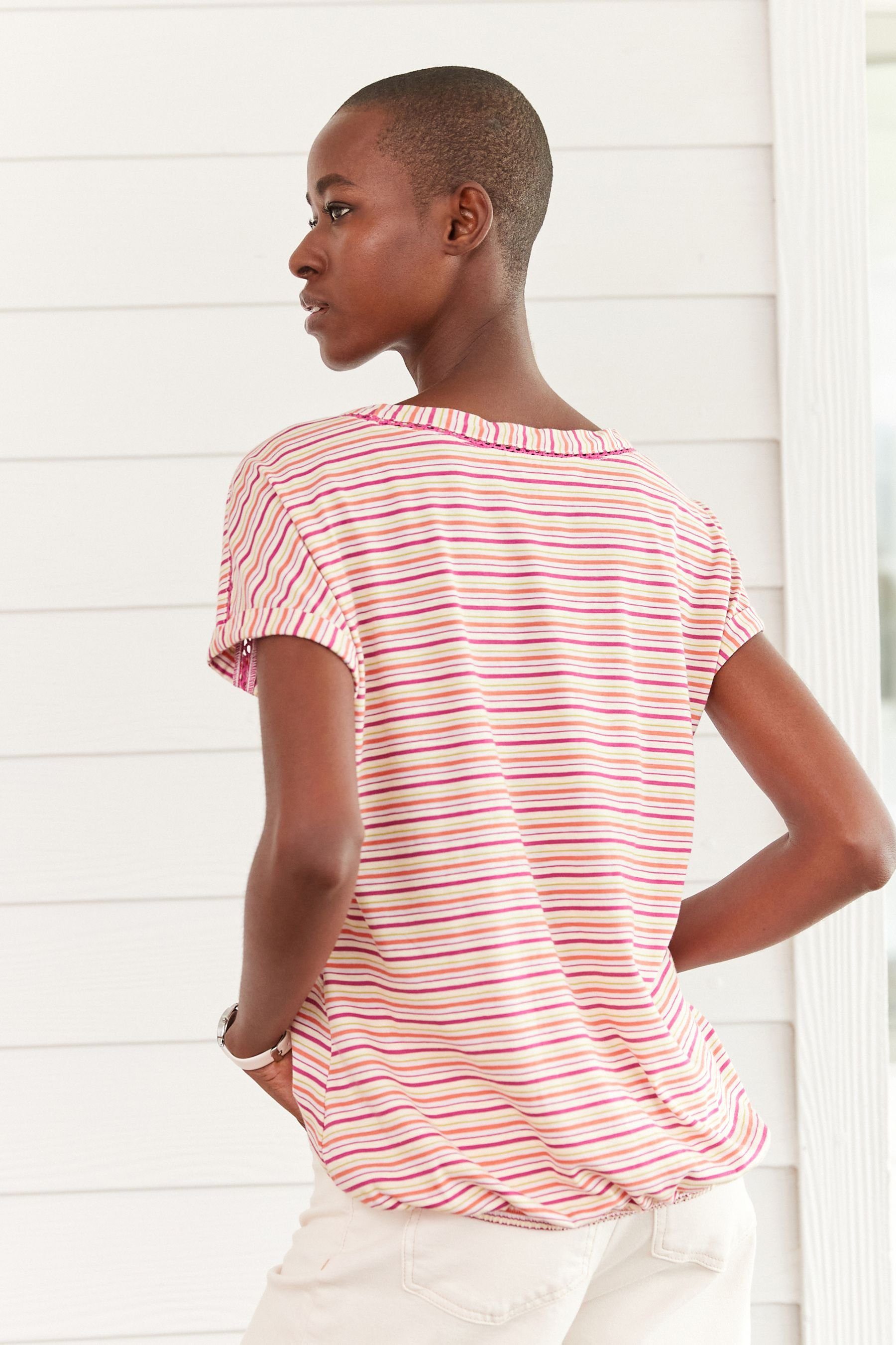 Next V-Ausschnitt mit (1-tlg) Ballonsaum und Top Multi Stripe T-Shirt