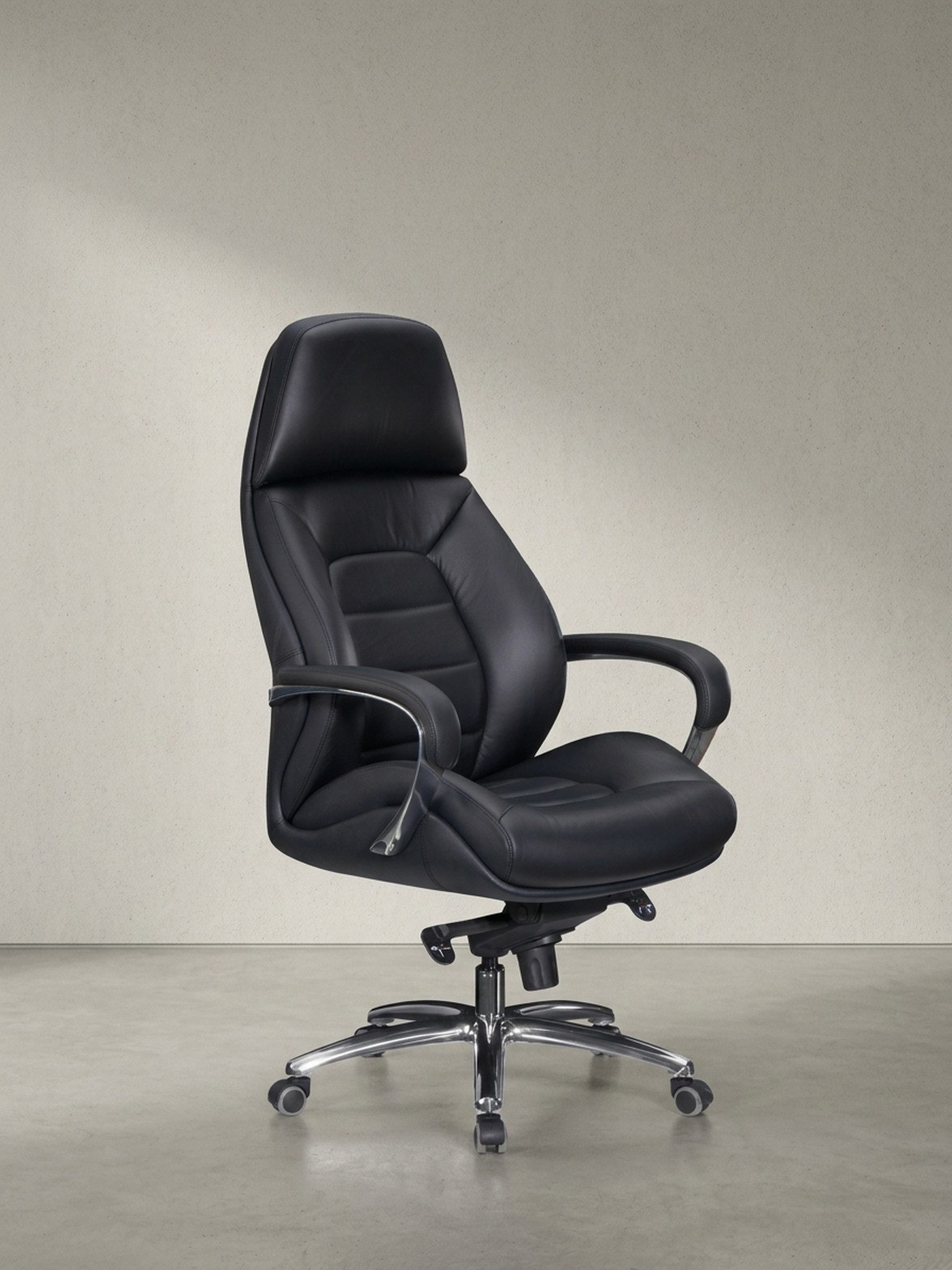 KADIMA DESIGN Chefsessel MIRON - Ergonomischer Ledersessel mit Wippmechanik & Rollen (Armlehnen, Wippmechanik, Anti-Shock-Funktion, Multiblock-Mechanik, Lendenwirbelstütze)