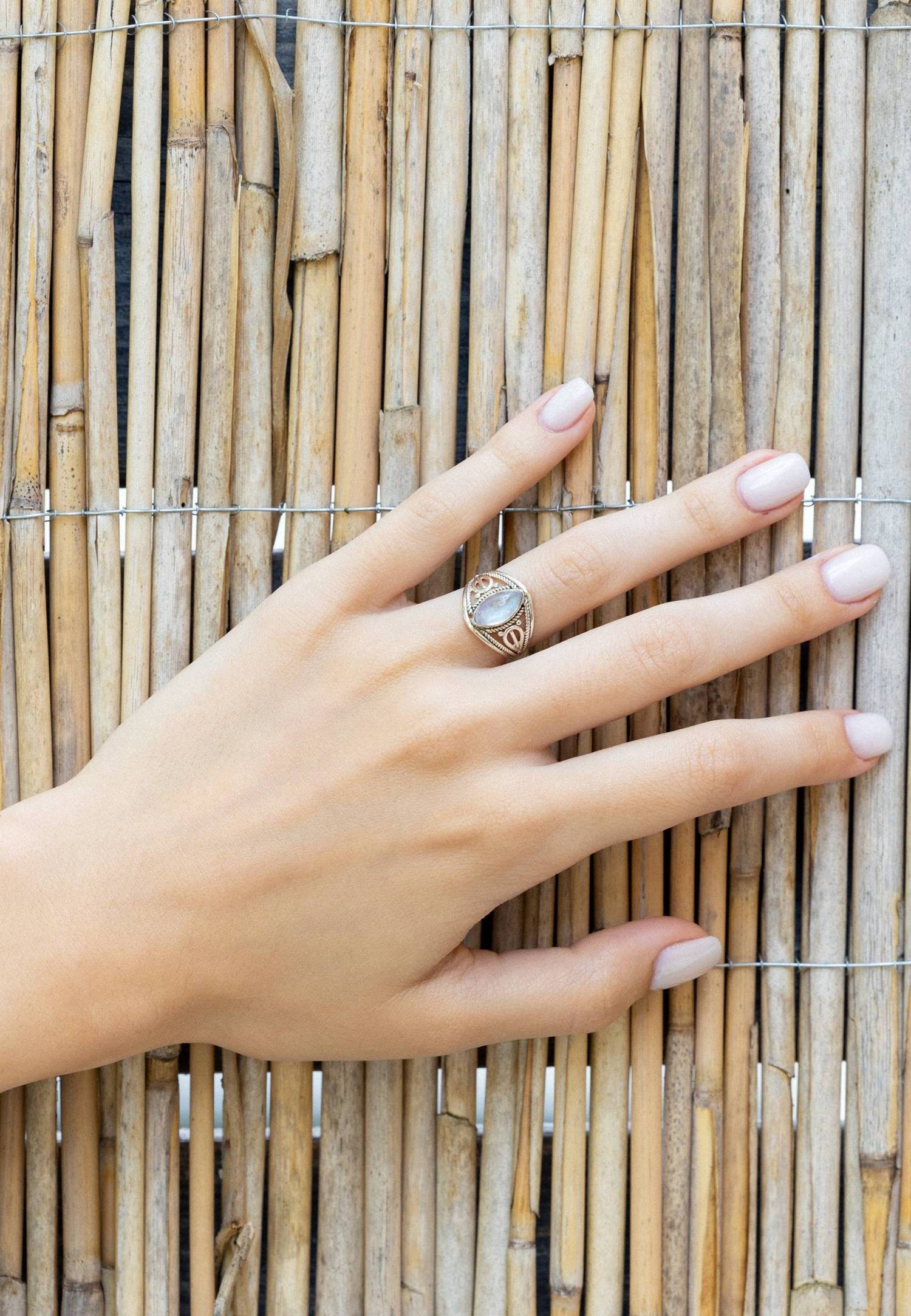 mantraroma Silberring DAHAB Ellipse aus 925 Silber mit Regenbogen Mondstein (Ring mit Schmuckbeutel), Damenring aus 925er Silber