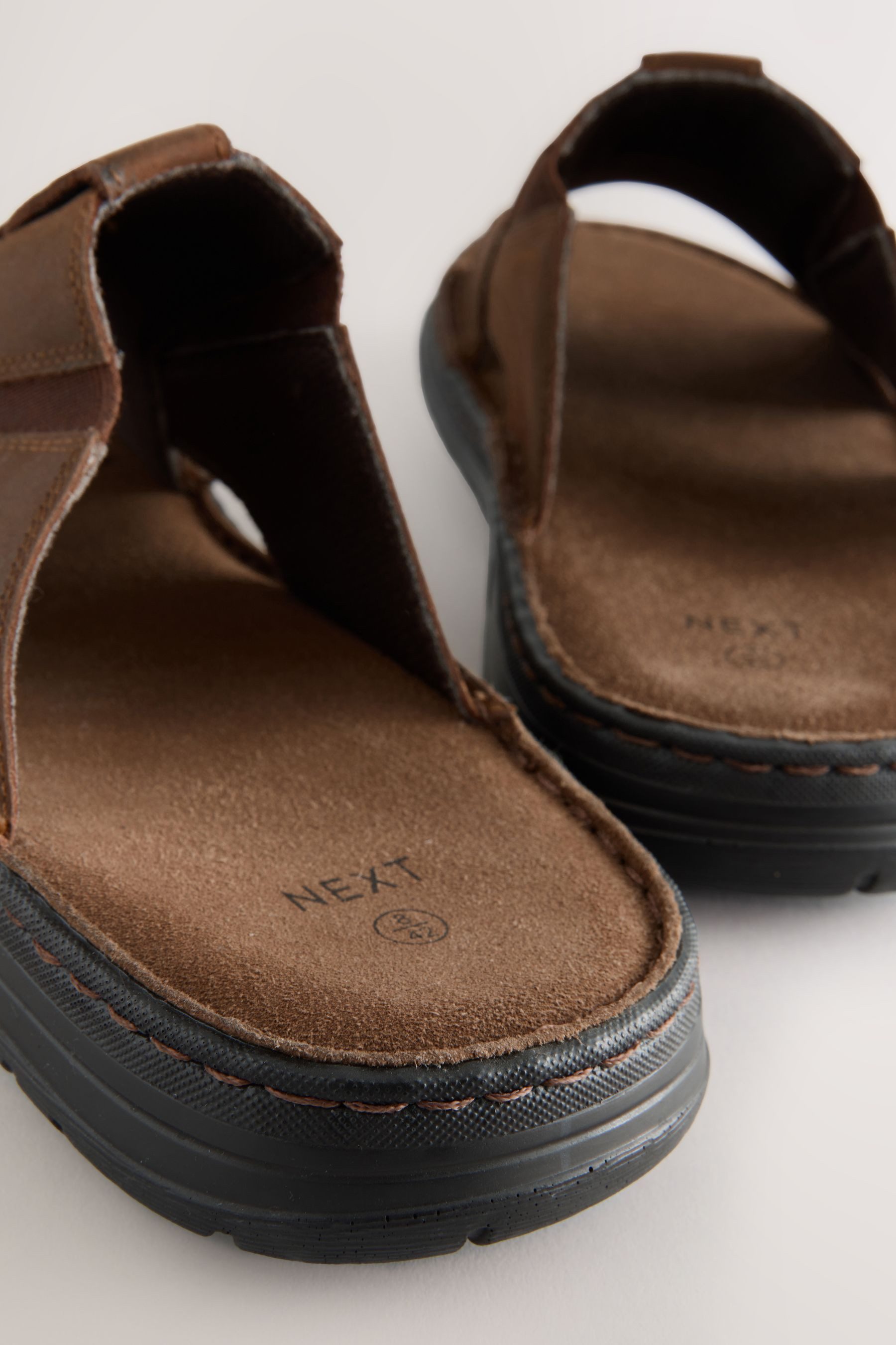 Next Komfortsandalen aus Leder Sandale (1-tlg)