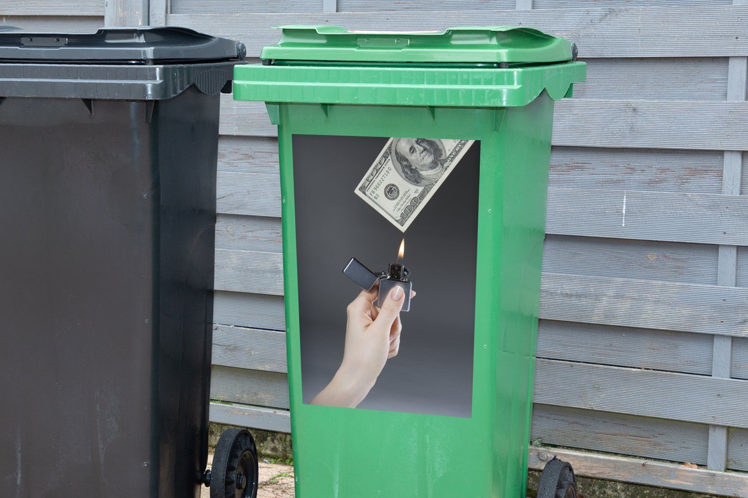 MuchoWow Wandsticker Geld Mülleimer-aufkleber, einem Container, Mülltonne, St), Feuerzeug Abfalbehälter mit Sticker, (1