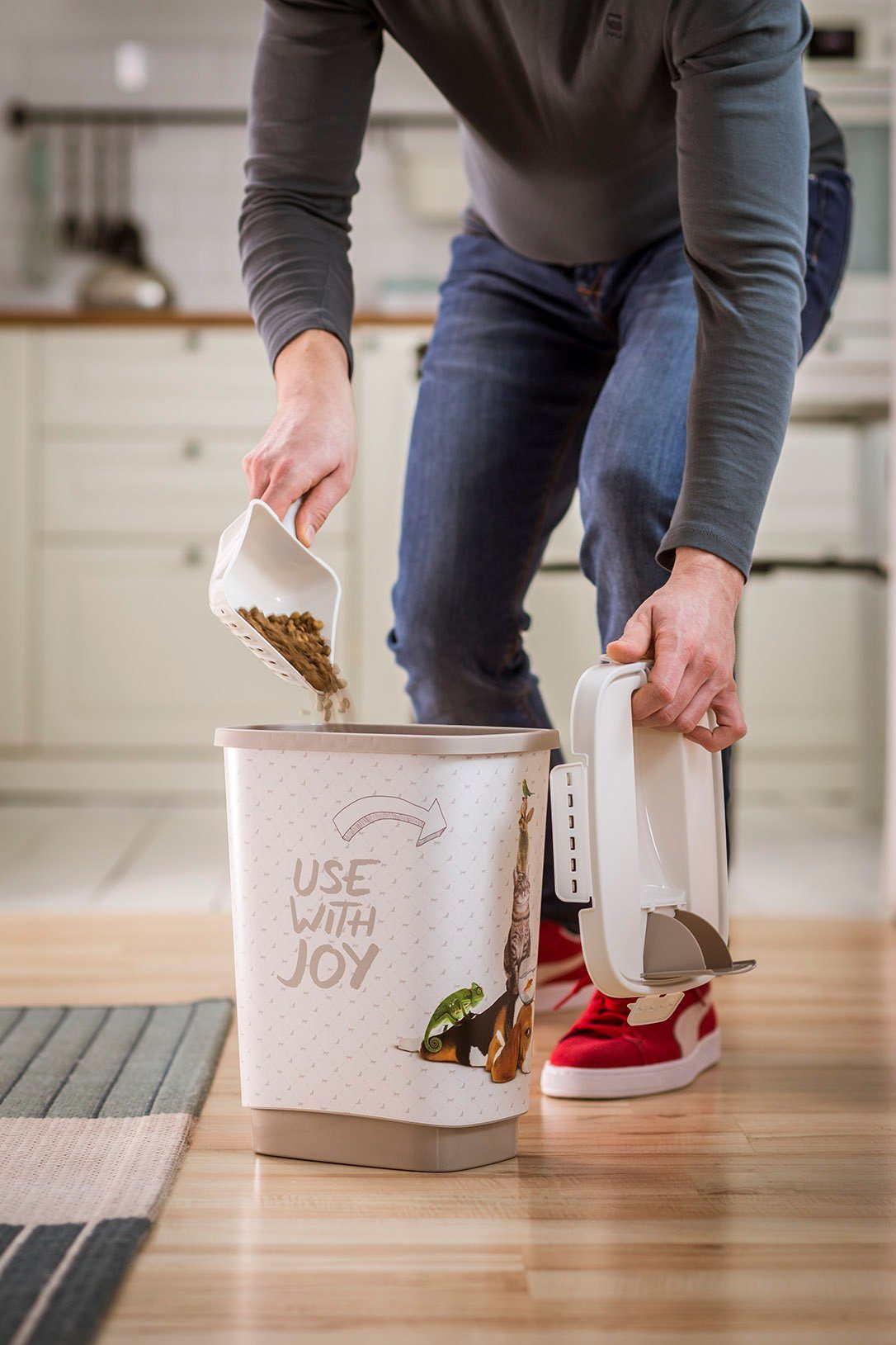 ROTHO Futterbehälter Cody Tierfutterbox 10l mit Deckel und Klappe für praktisches Dosieren, Kunststoff