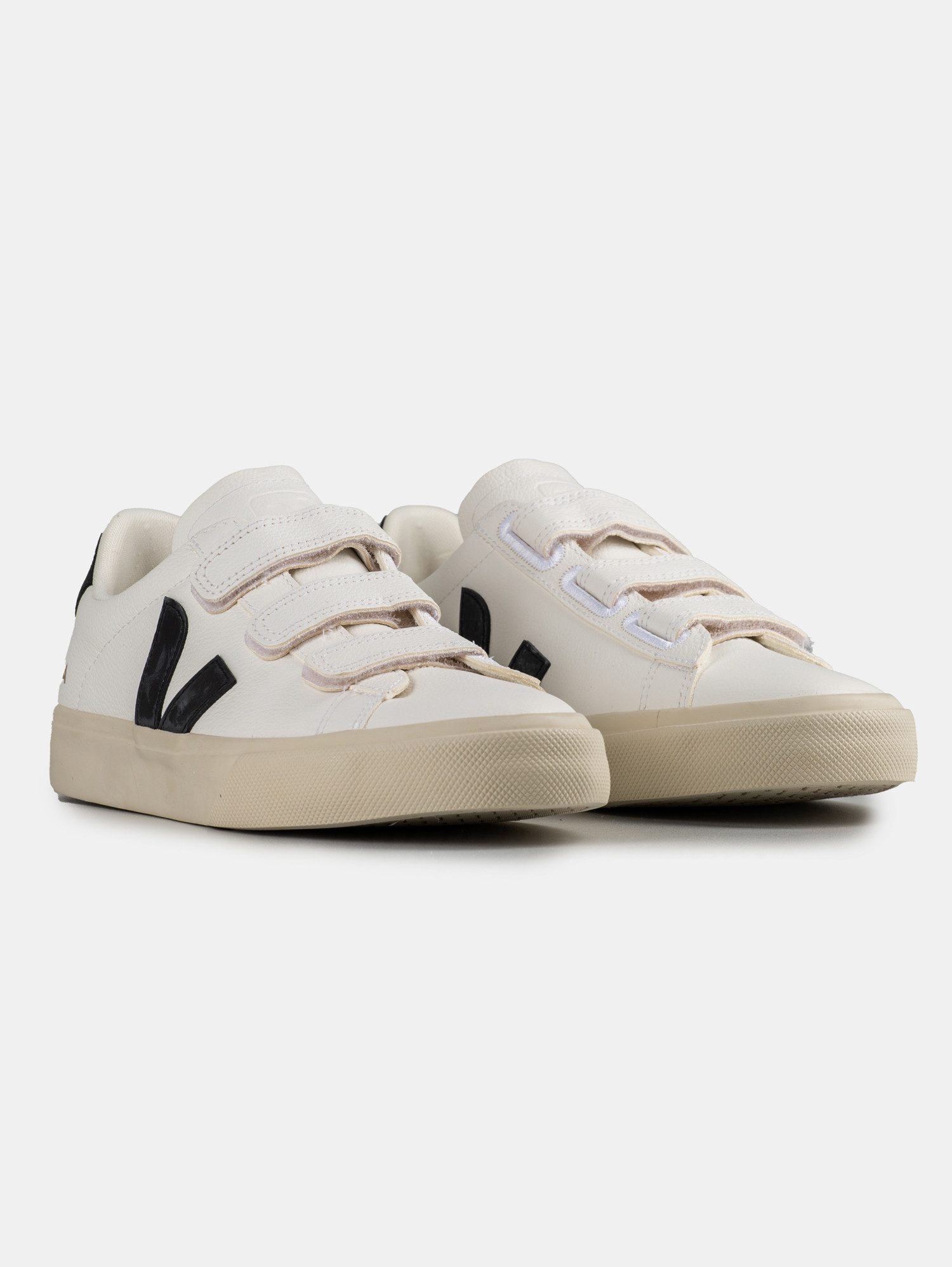 VEJA Veja Recife Leather Sneaker