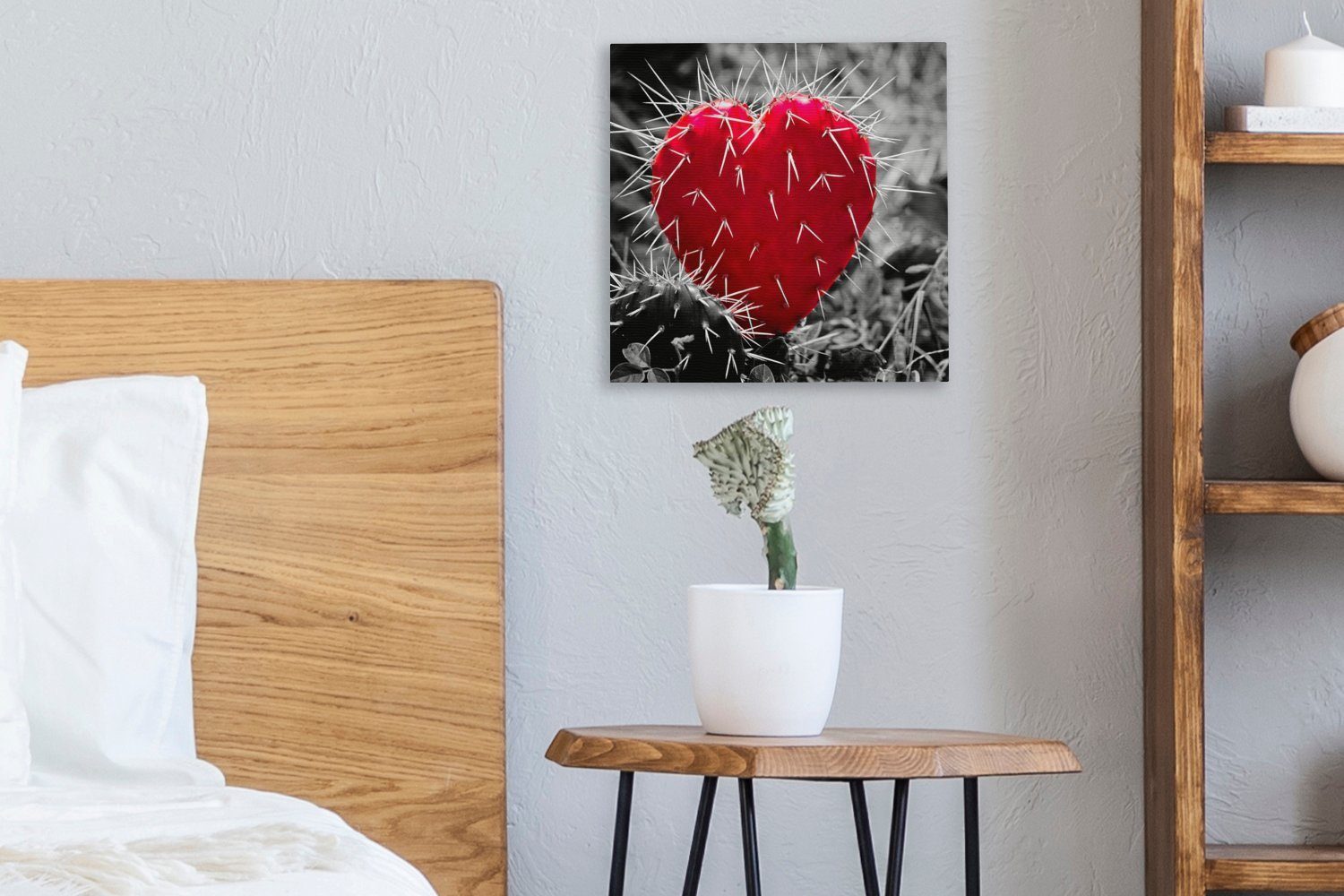 OneMillionCanvasses® Leinwandbild mit Schlafzimmer Schwarz-Weiß-Foto für einem St), (1 Bilder Leinwand Wohnzimmer herzförmigen roten Kaktus