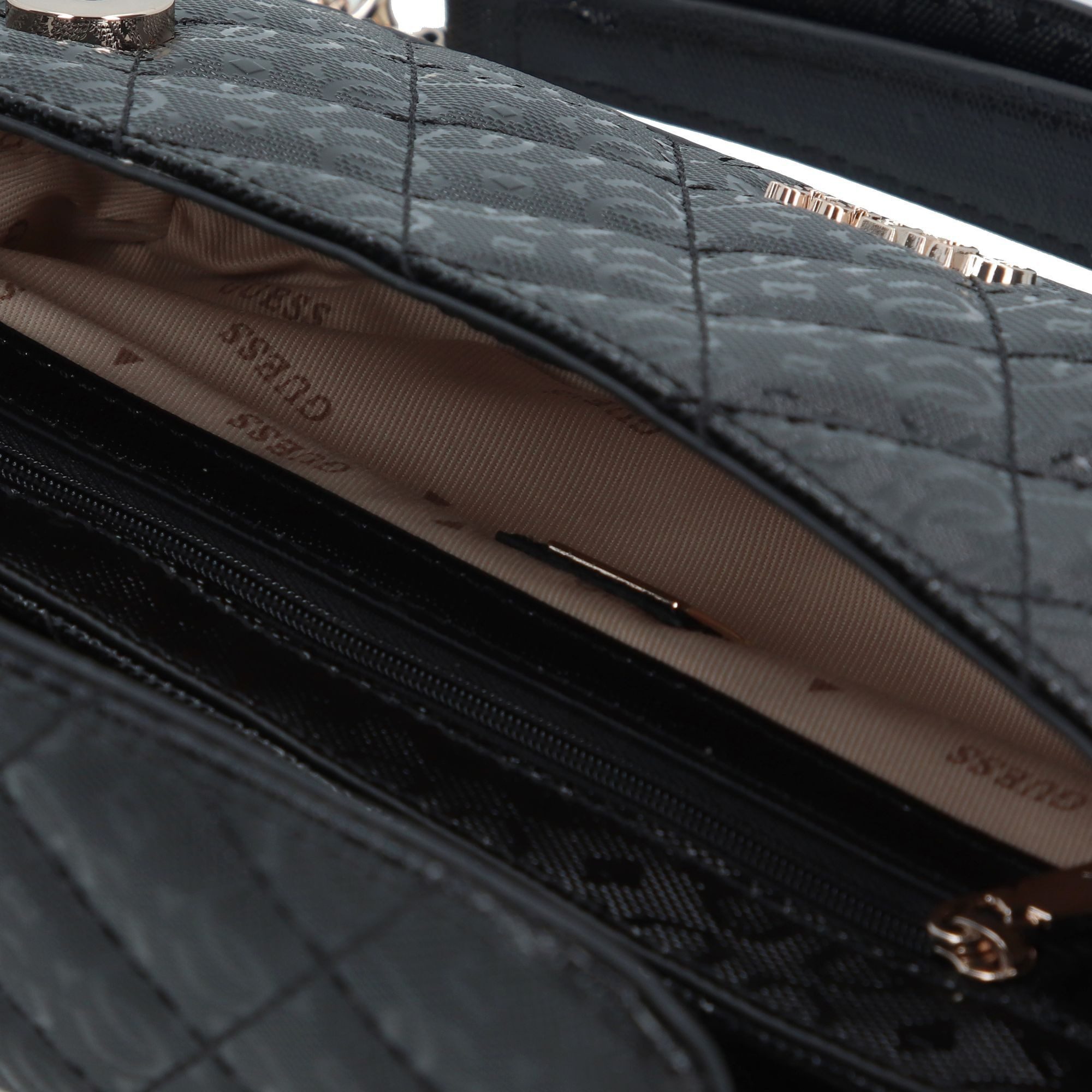 Guess Schultertasche Adelard, Polyurethan