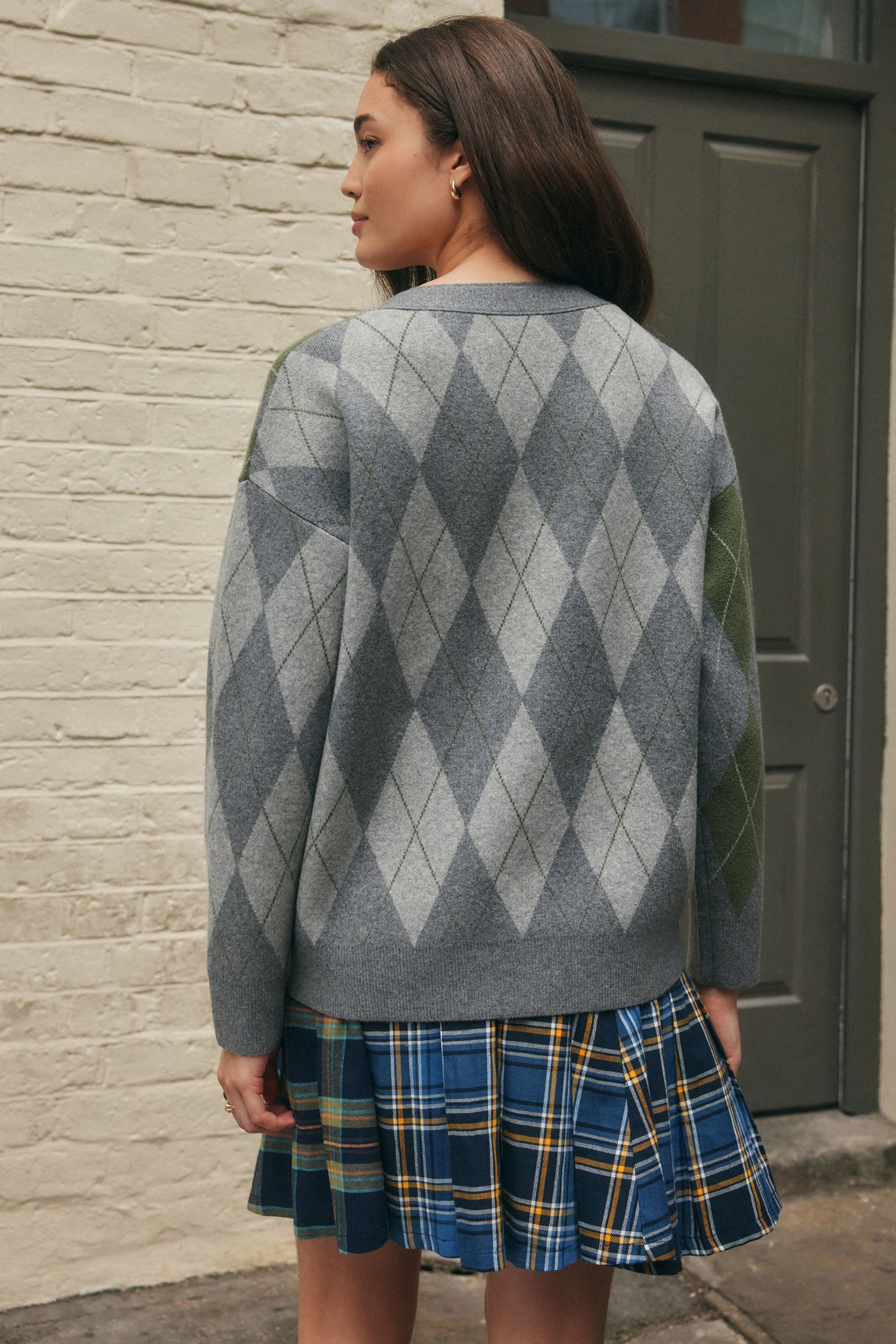 Next Strickjacke Weiche Strickjacke mit V-Ausschnitt, Kurzgröße (1-tlg) günstig online kaufen