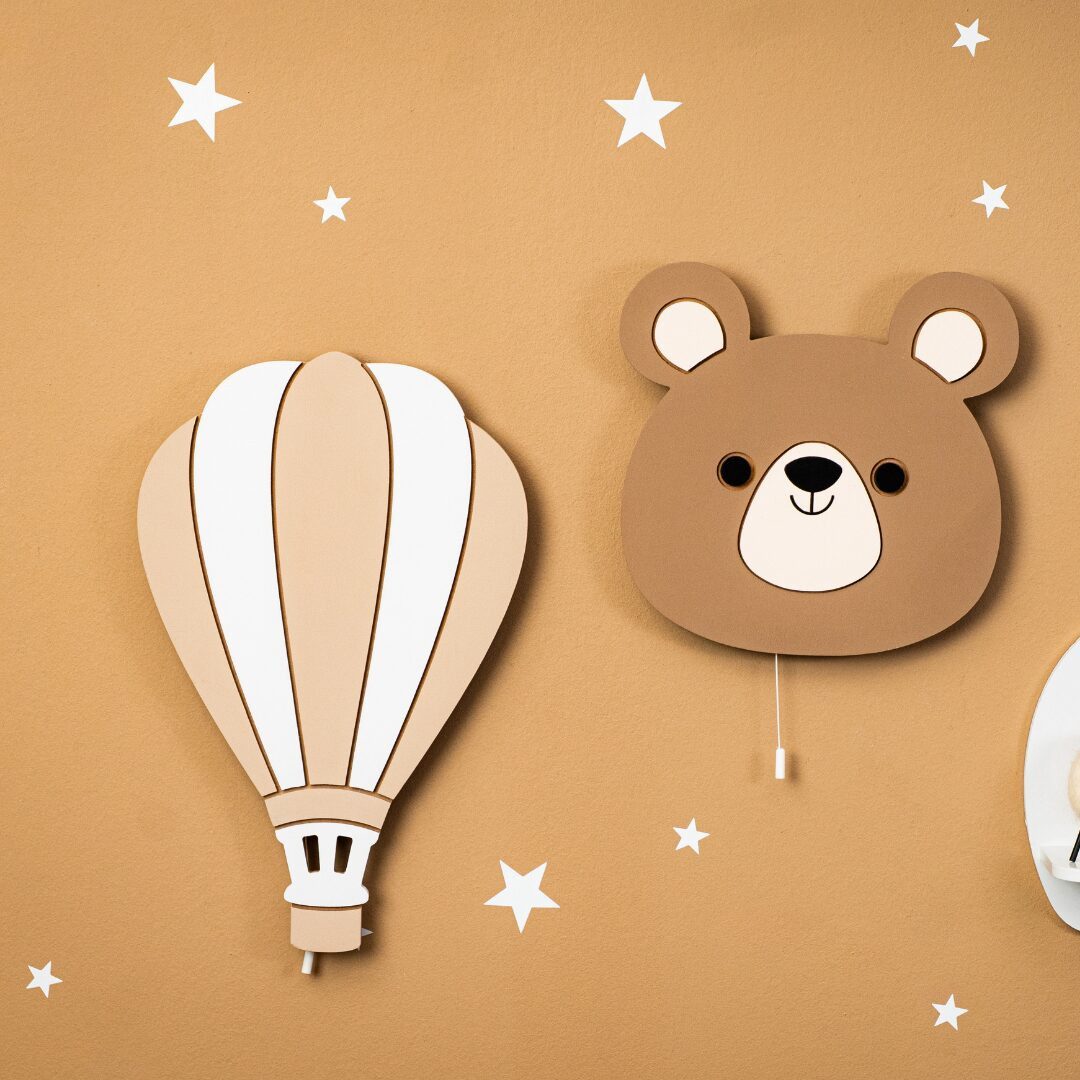COZYCOLLECTIONS LED Wandleuchte Wandnachtlicht „Bär + Heißluftballoon“ in Holzoptik, LED, Warmweiß, Montessori: ruhige Farben, klare Form, sanftes Licht