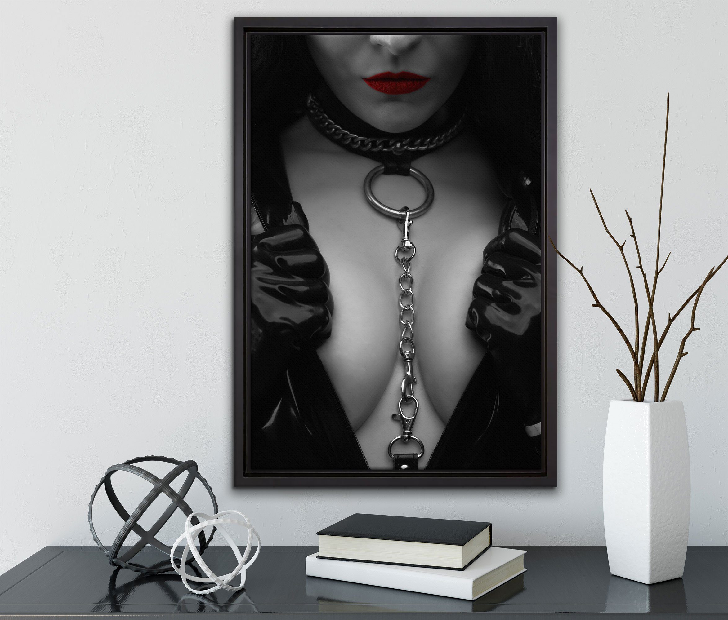 Pixxprint Leinwandbild mit Zackenaufhänger einem bespannt, inkl. fertig rote gefasst, Wanddekoration Lippen (1 in St), Schattenfugen-Bilderrahmen Leinwandbild Strenge Domina Halsband