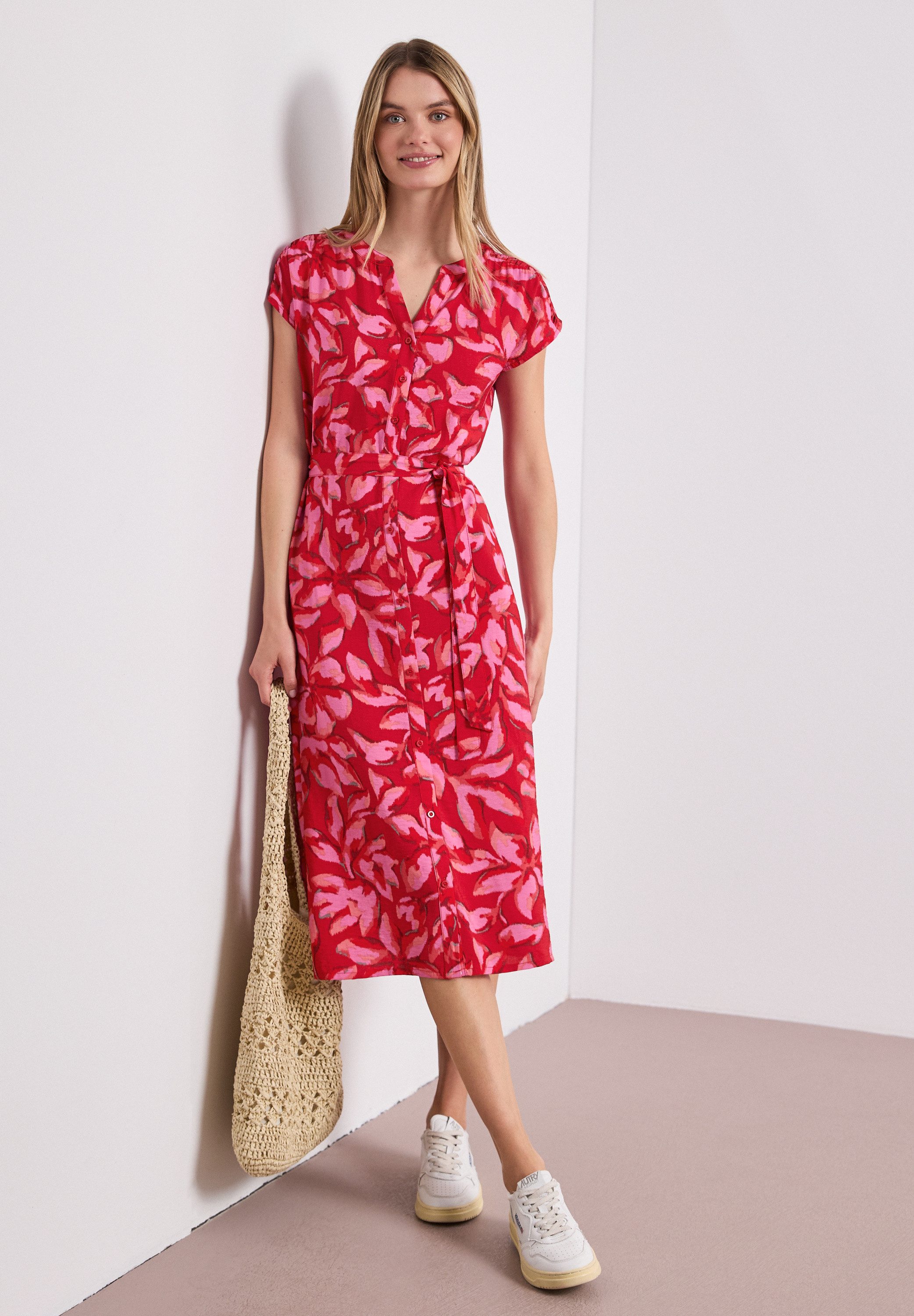 STREET ONE Midikleid Sommerkleid mit Split Neck und floralem Muster