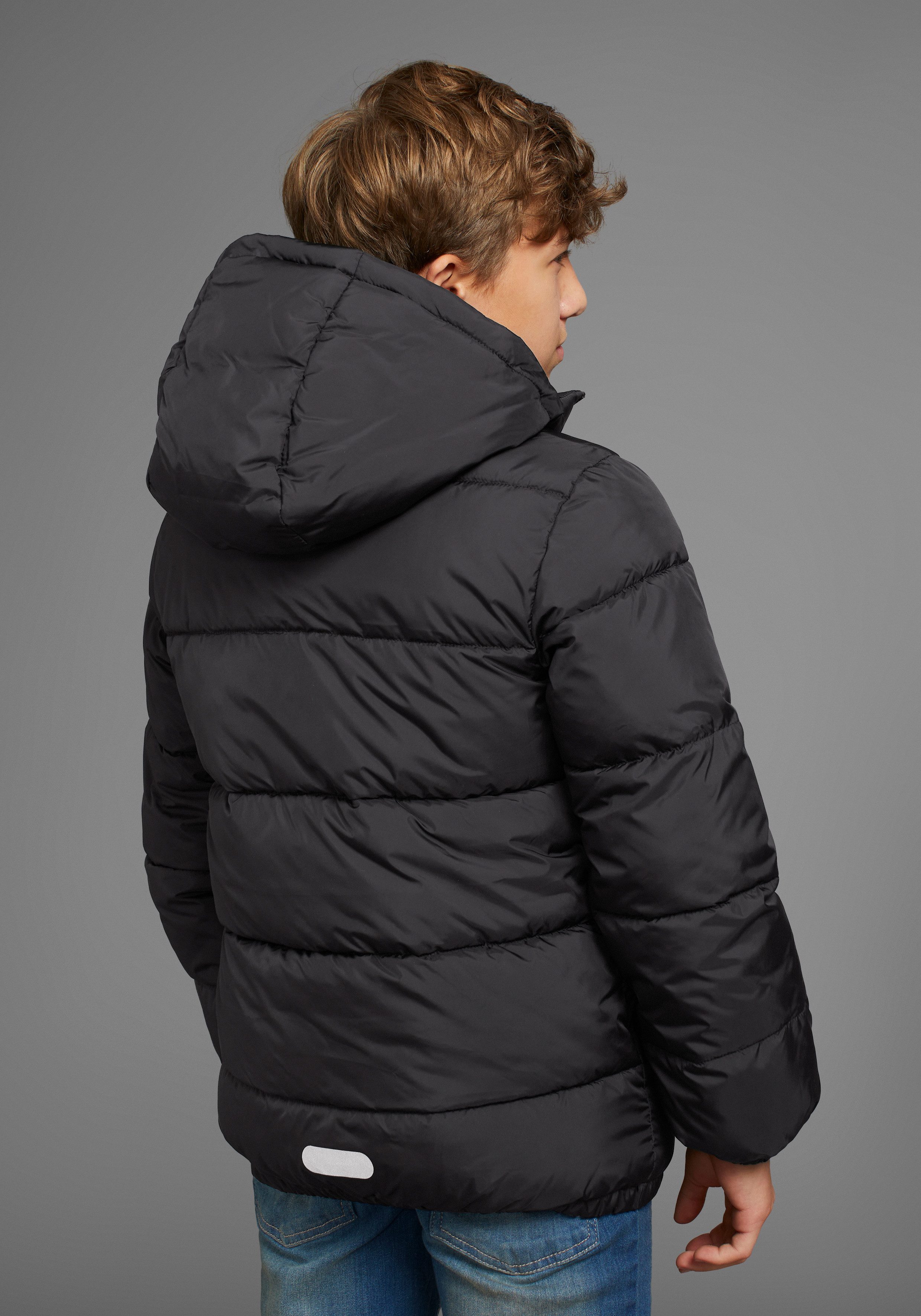 KangaROOS Winterjacke, Outdoor Steppjacke mit reflektierendem Logo-Print. € 63,99, (€ 63,99 pro 1 Stk).