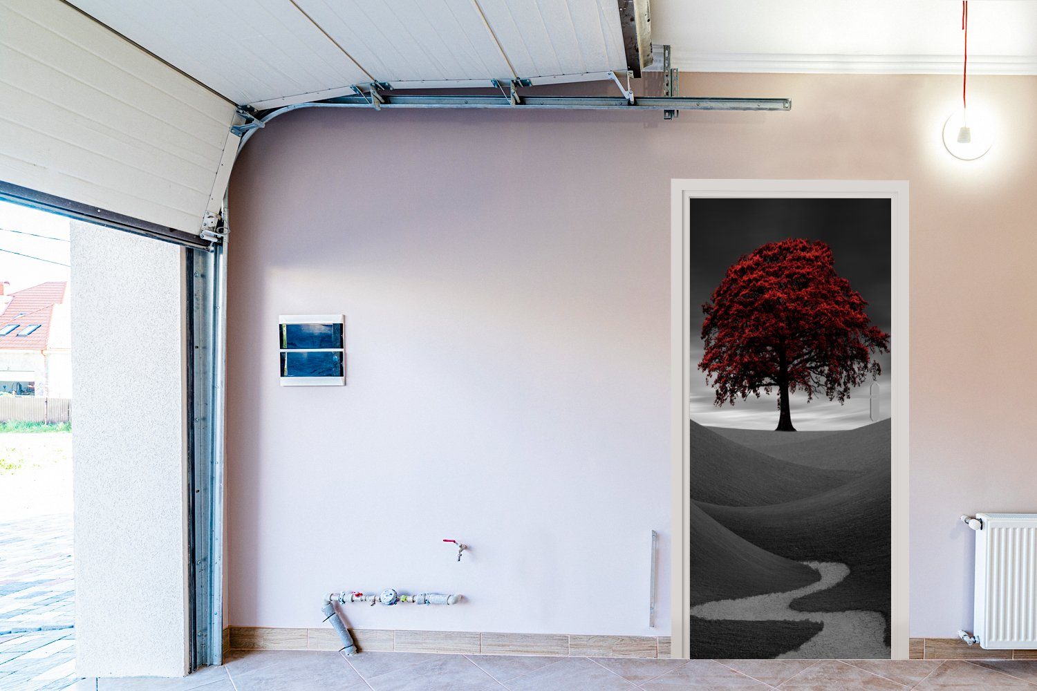MuchoWow Baum, Fototapete bedruckt, Matt, Türtapete cm Tür, mit roten Türaufkleber, St), (1 für einem Schwarz-Weiß-Foto 75x205