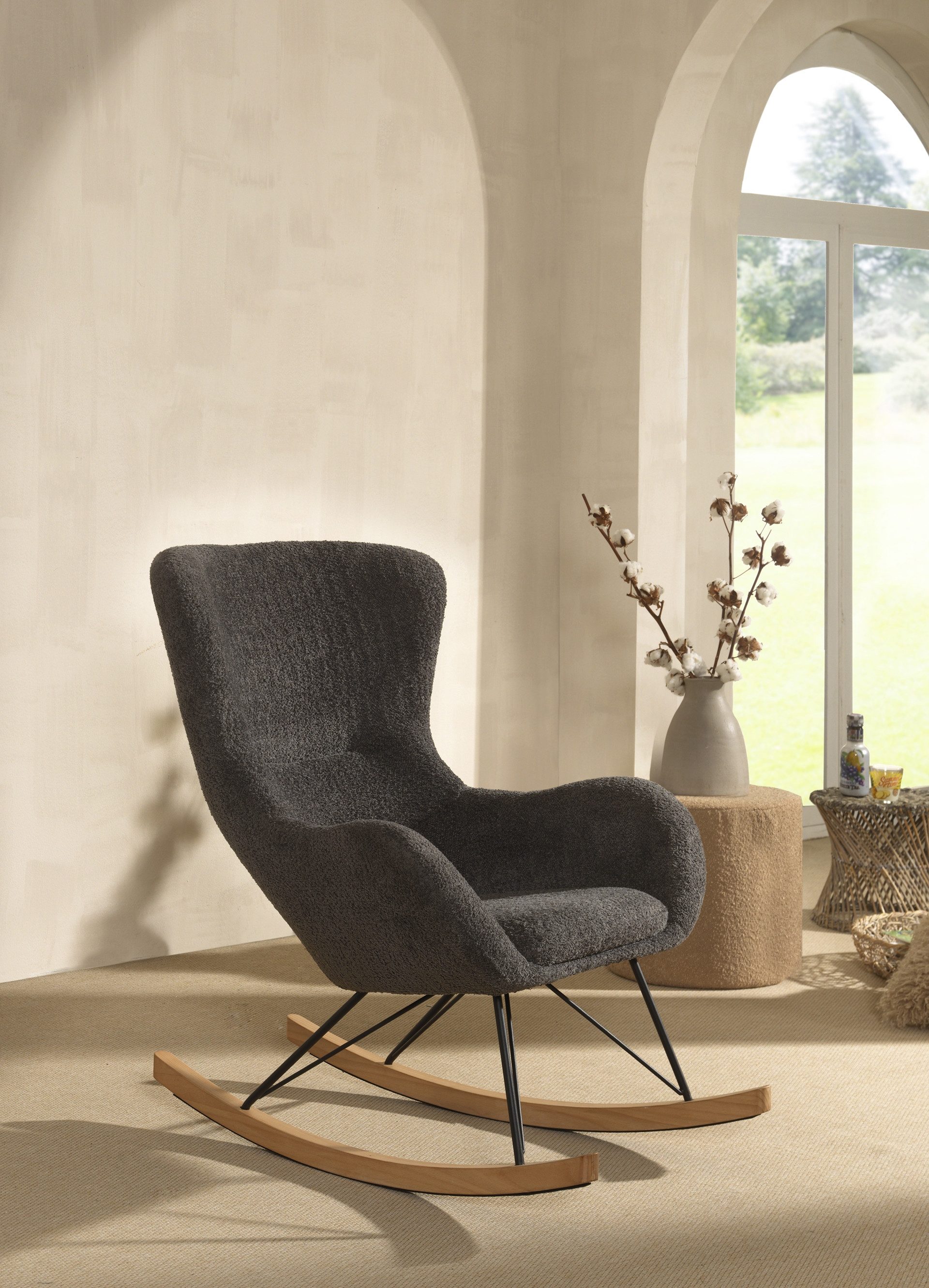 Vipack Schaukelsessel Rocky, super bequemer Schaukelstuhl, runde zeitlose Formgebung (B/H/T ca. 76x101x110cm, Massivholz Kufen mit Bodenschutz), Sitzschale mit flauschigem Bouclè Stoff gepolstert, wahlweise 2 Farben