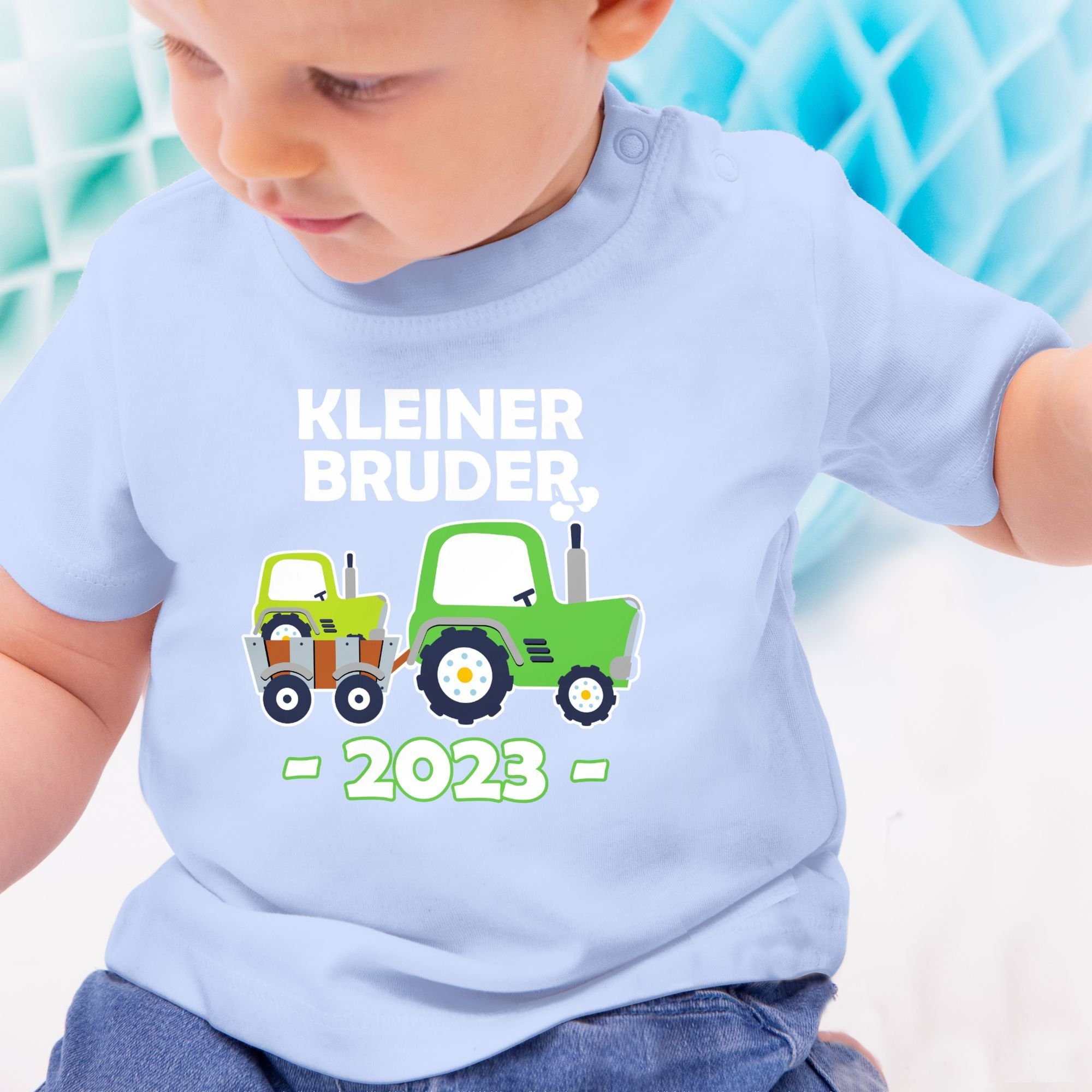 Shirtracer T-Shirt Kleiner Bruder 2023 Baby 3 - weiß shirt Schwester kleiner kurzarm T-Shirt Traktor - Geschwister Bruder bruder und Babyblau