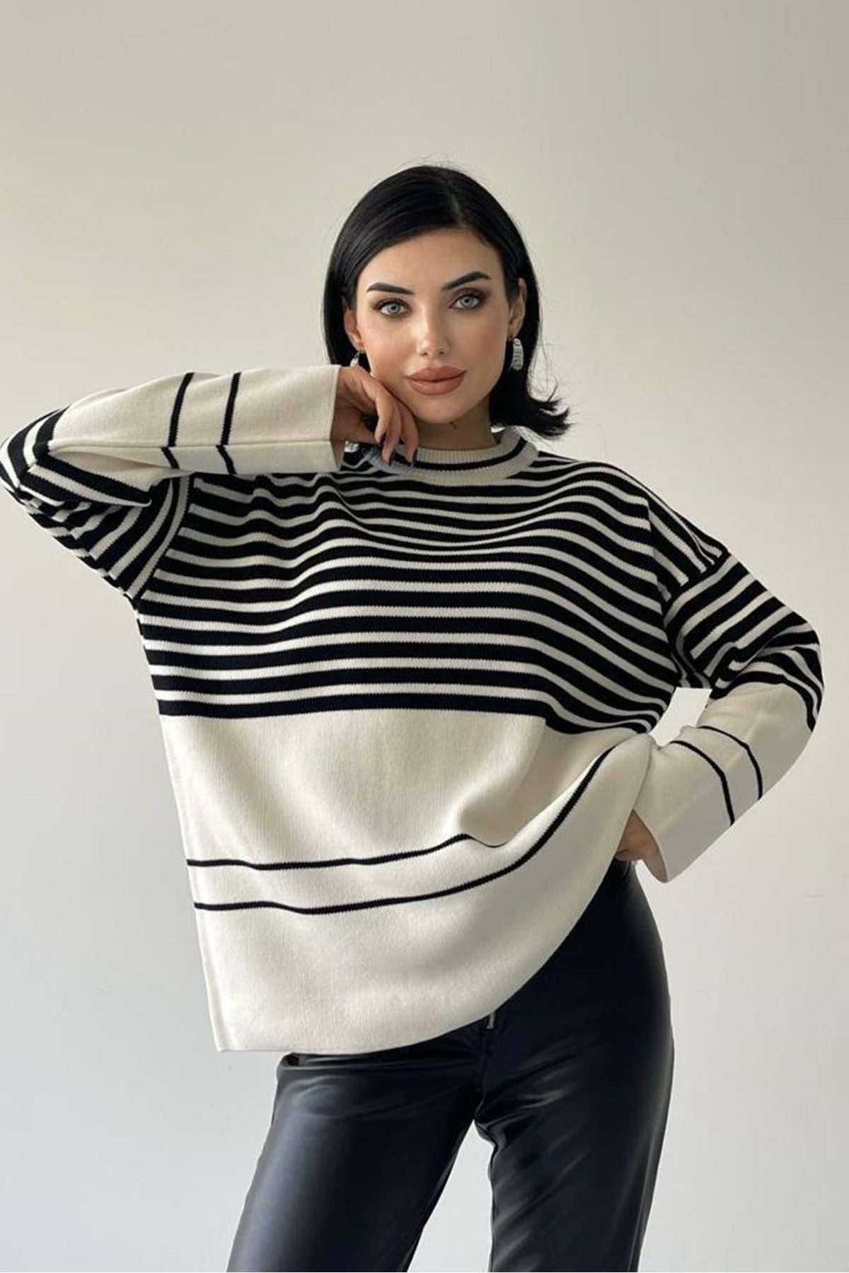 Sweater Gestreifter Oversize-Strickpullover mit Rundhalsausschnitt