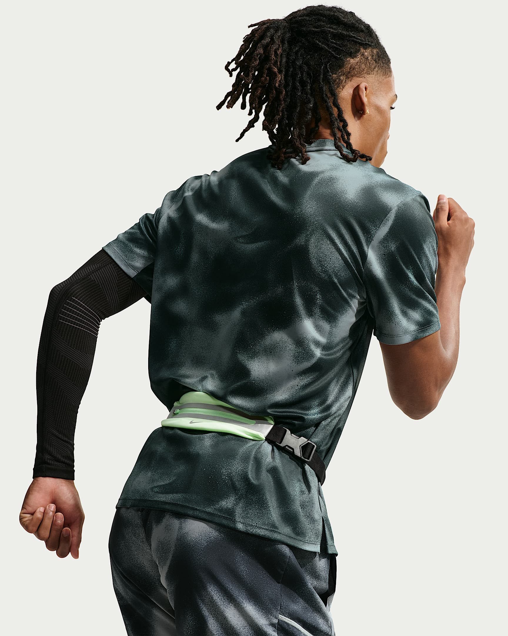 Nike Laufshirt Nike Miler Men's Dri-FIT UV Short-Sleeve Running Top mit Kurzarm-Design, für Läufe, Fitnessstudio und Streetwear-Look