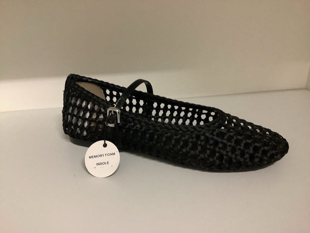 La Strada Pumps