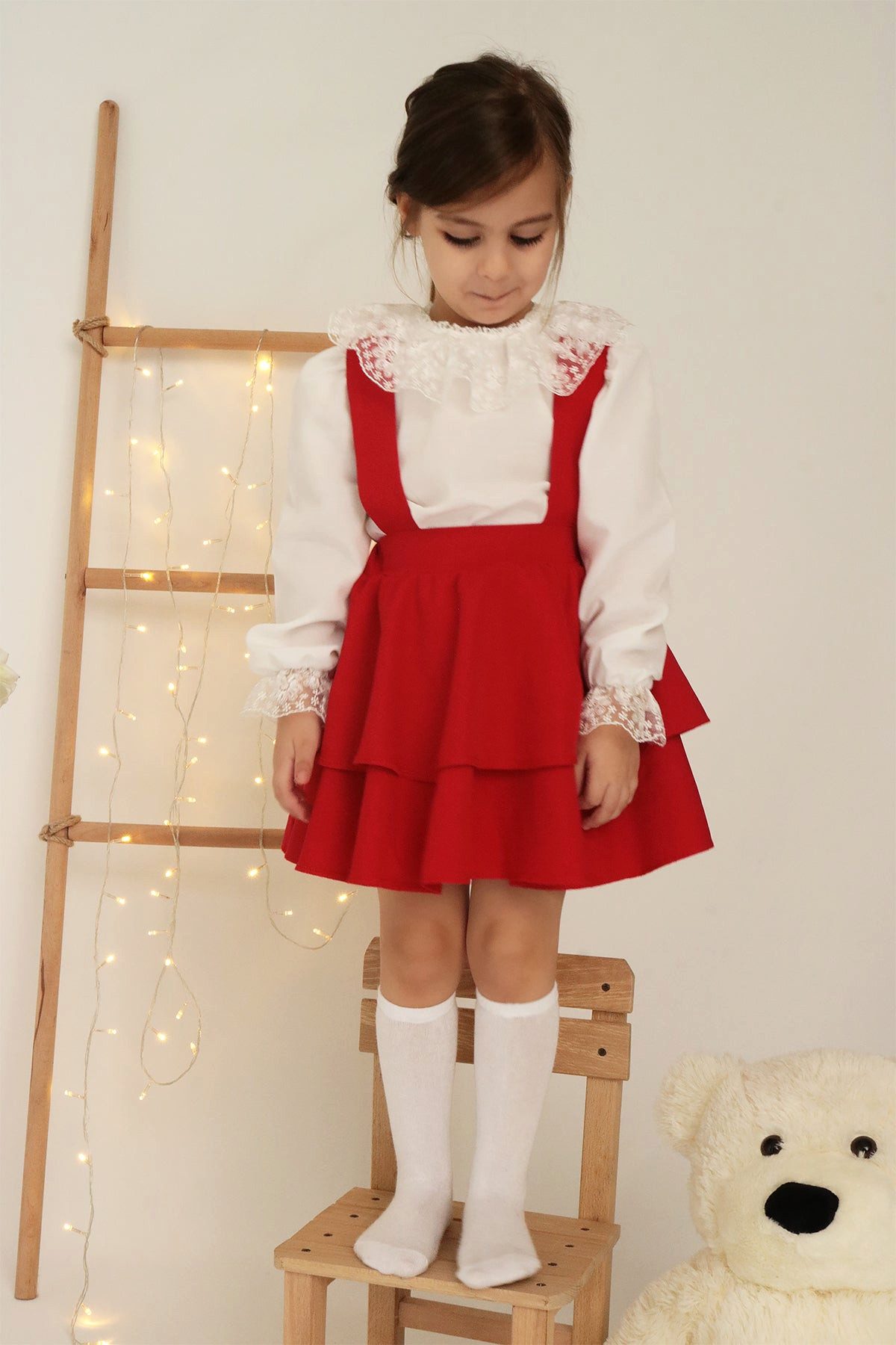 Parla Kids Shirt & Rock Rotes Kleid mit Trägern und weiße langarm Bluse mit Spitzendetails (2-tlg., Rock und Shirt)