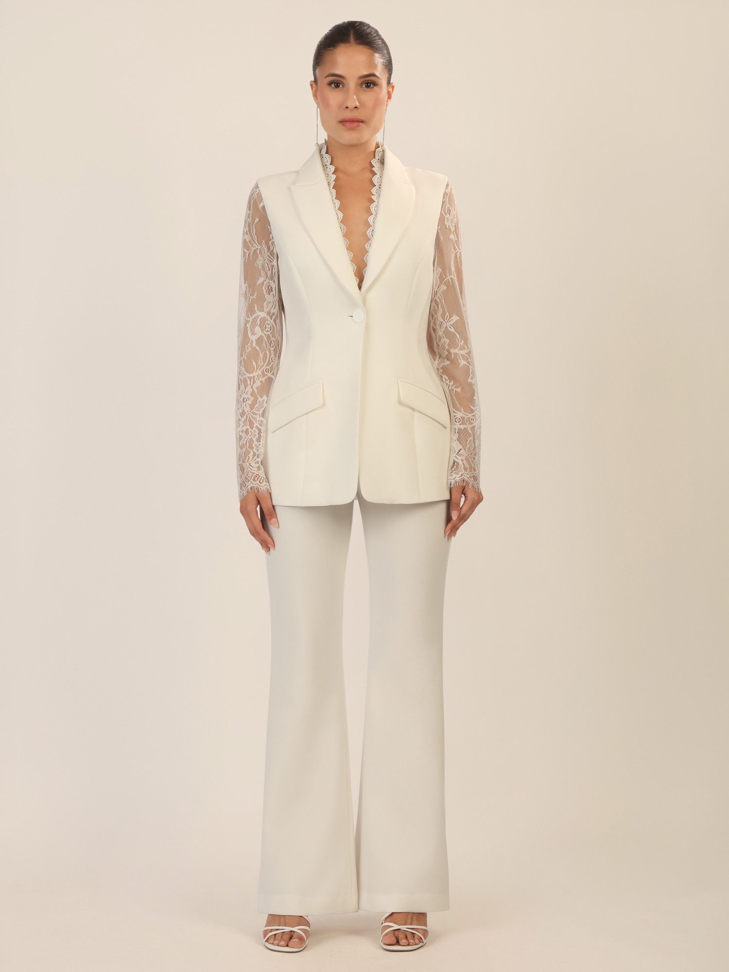 Apart Hosenanzug mit Spitzendetails und Zierkante günstig online kaufen