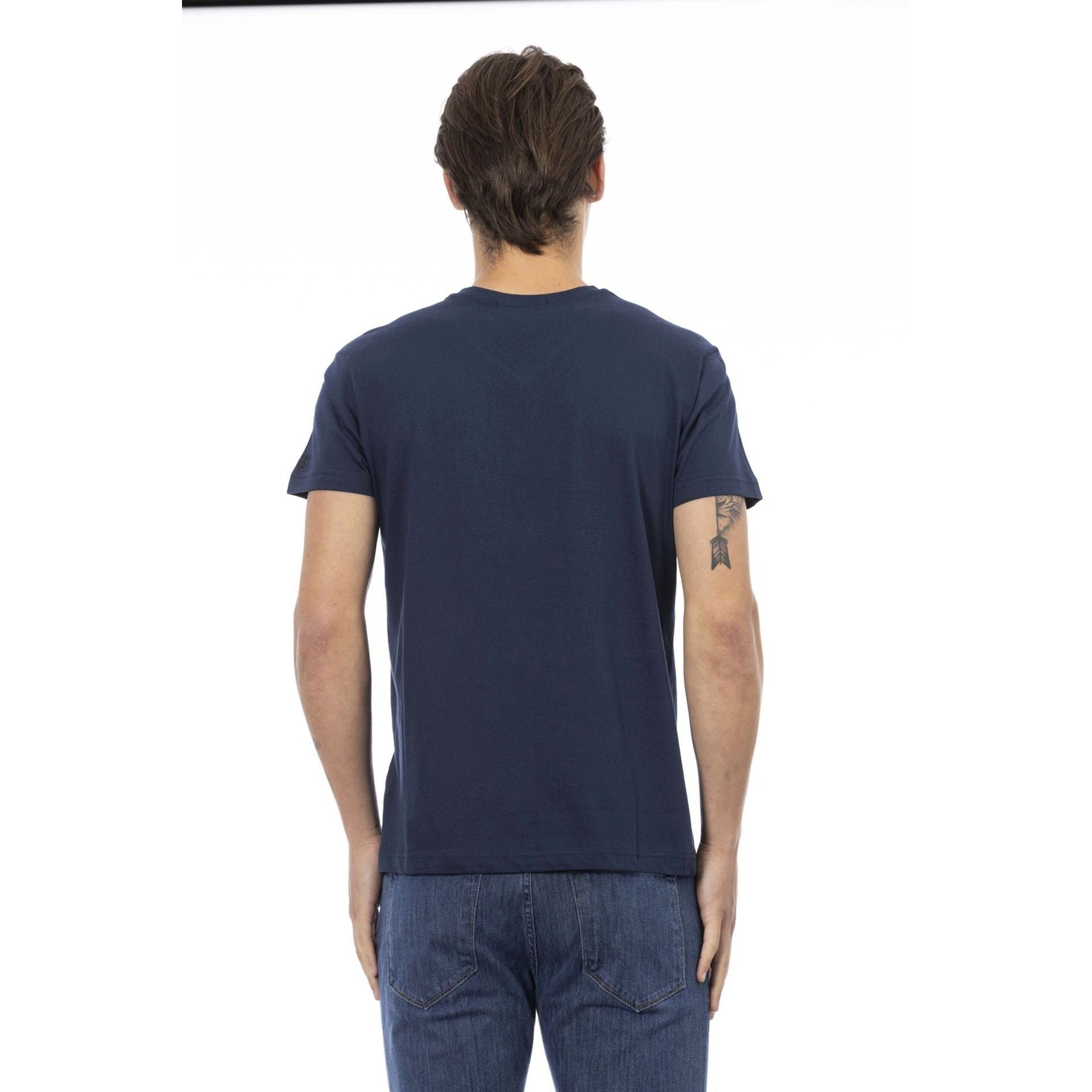 aus, stilvolle T-Shirt Trussardi das zeichnet verleiht Logo-Muster durch subtile, aber Note eine Es sich Action das Trussardi Blau T-Shirts,