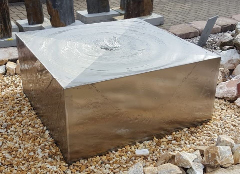 Jürgen Bocker - Gartenambiente Gartenbrunnen Brunnenquader Edelstahl matt Garten versch. Größen von 30 - 60 cm