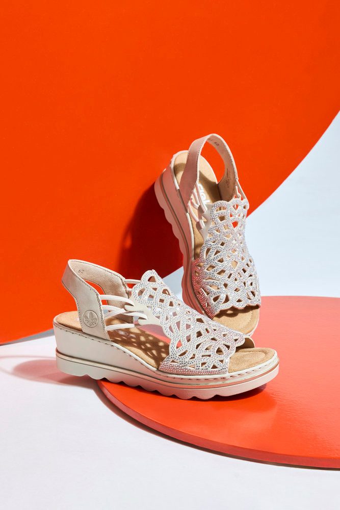 Rieker Keilsandalette Sommerschuh, Plateausandale, Schlupfschuh mit Schmucksteinchen