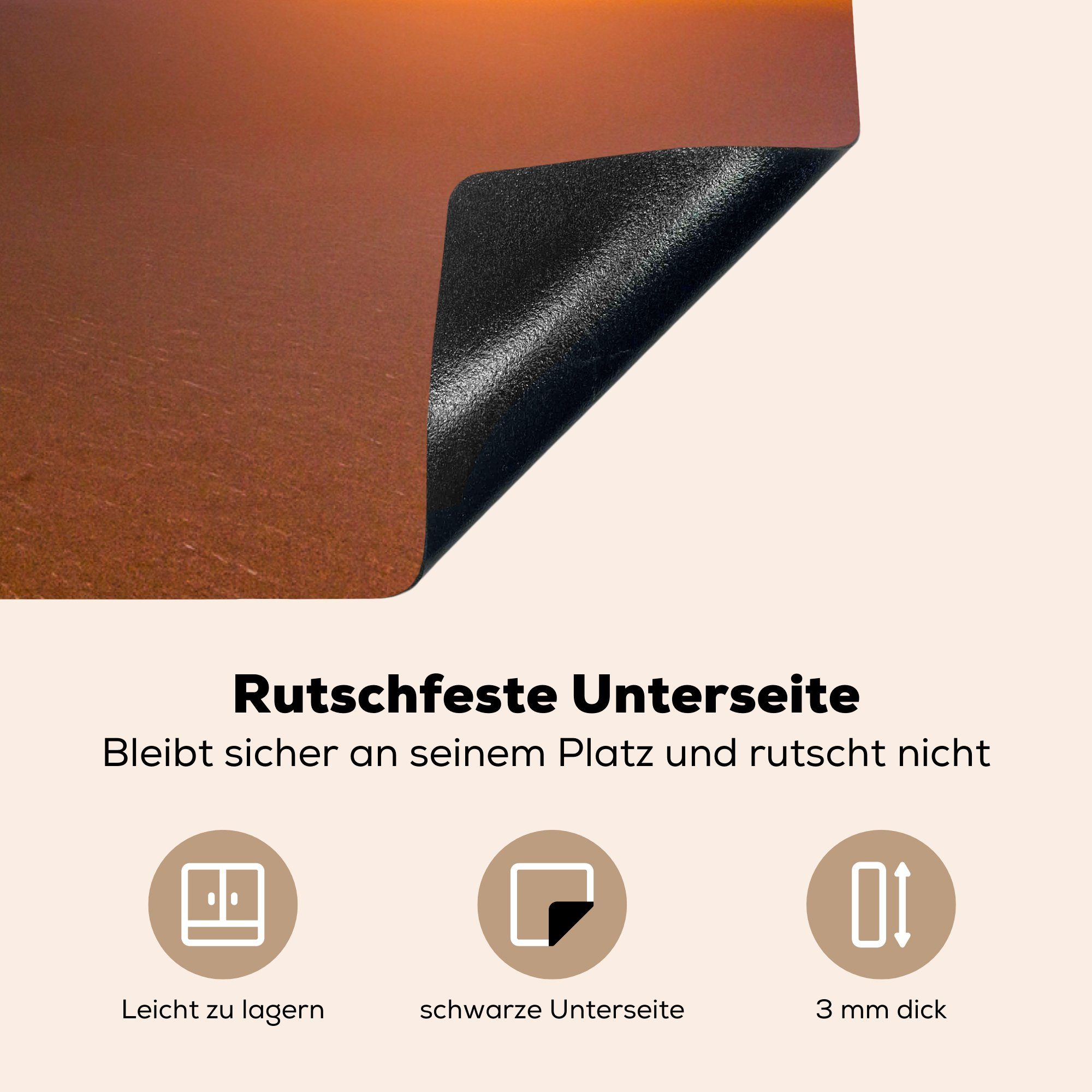 Hintergrund, (1 Burj 81x52 Vinyl, küche, im die Wüste mit Schutz Fußspuren Herdblende-/Abdeckplatte in Khalifa cm, Ceranfeldabdeckung der für MuchoWow dem tlg), Induktionskochfeld