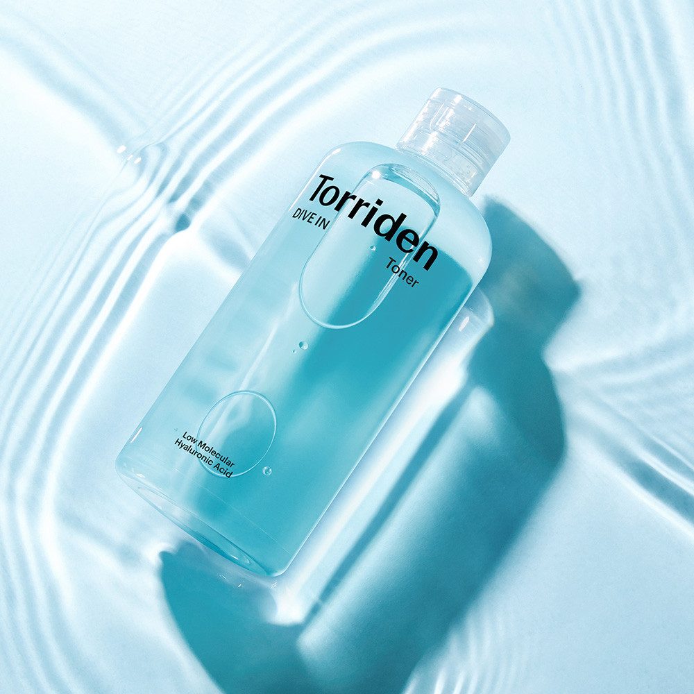 Torriden Toner DIVE-IN LOW MOLICULAR HYALURONIC-ACID TONER, versorgt die Haut intensiv „von innen heraus“ mit Feuchtigkeit