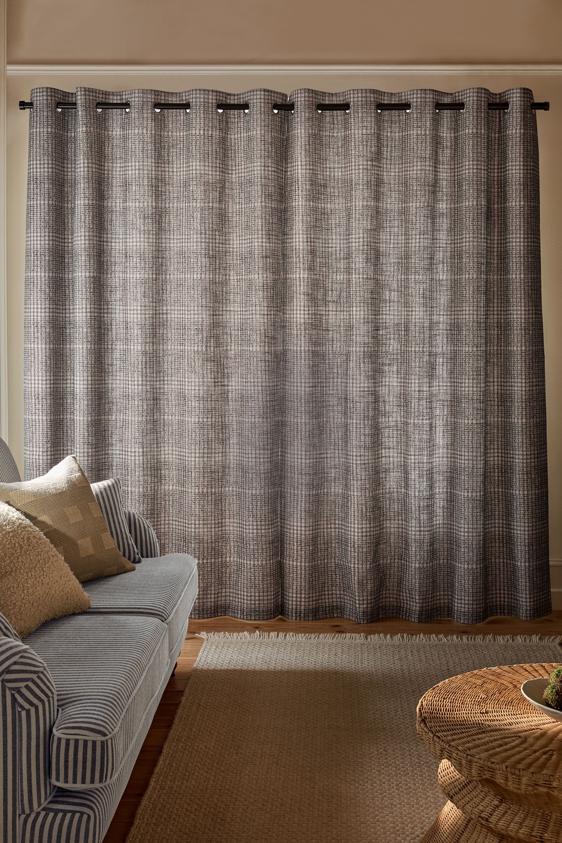 Next Vorhang Simplicity Karierte, gefütterte Ösenvorhänge (2 St)