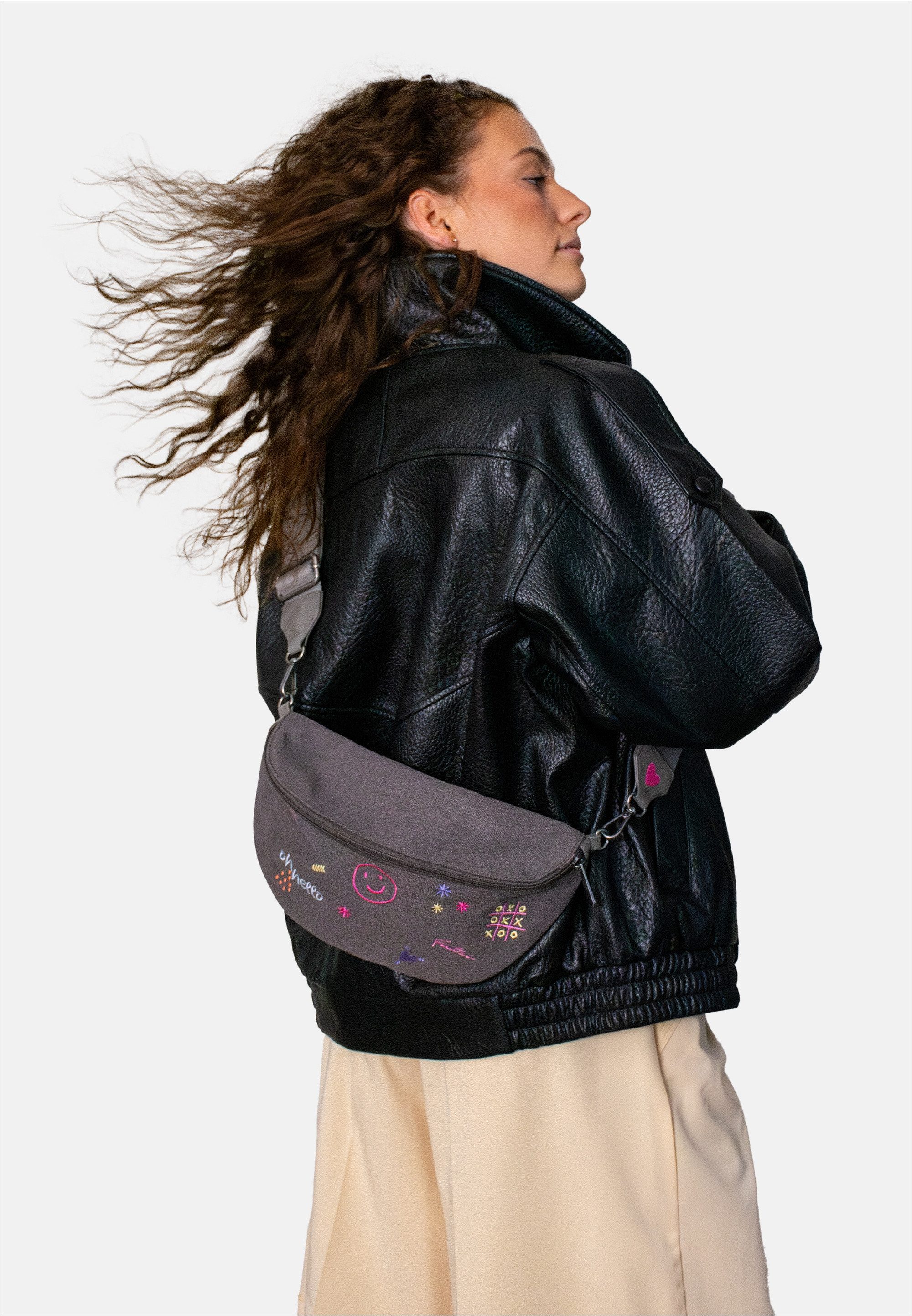Fritzi aus Preußen Schultertasche Bum Bag Medium Limited Embro Fun, mit tollen Stickdetails – Bild 5 von 5