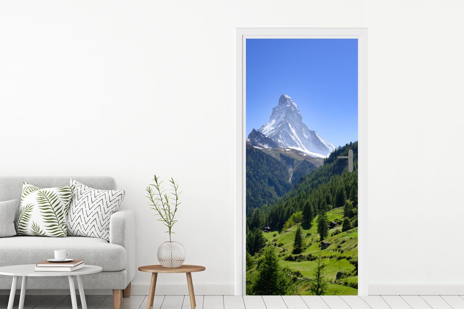 Türtapete Matt, Matterhorn im 75x205 für (1 St), Schweizer bedruckt, grünen Türaufkleber, Bäumen, mit Alpen cm Fototapete MuchoWow Tür,