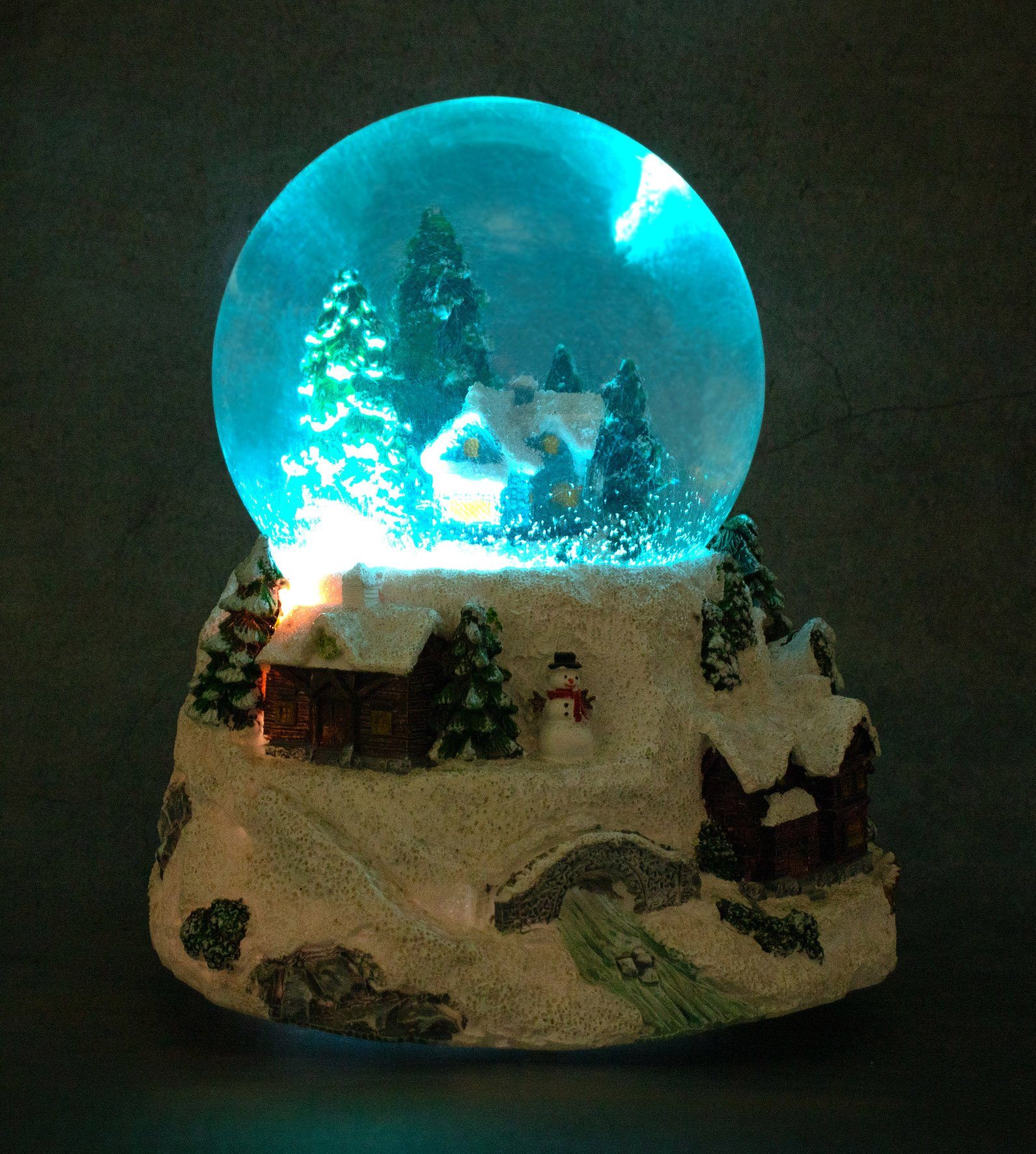 Spetebo Dekokugel LED Schneekugel Weihnachtsdorf Musik - 16x14 cm (Packung, 1 tlg), Weihnachts Spieluhr mit Beleuchtung