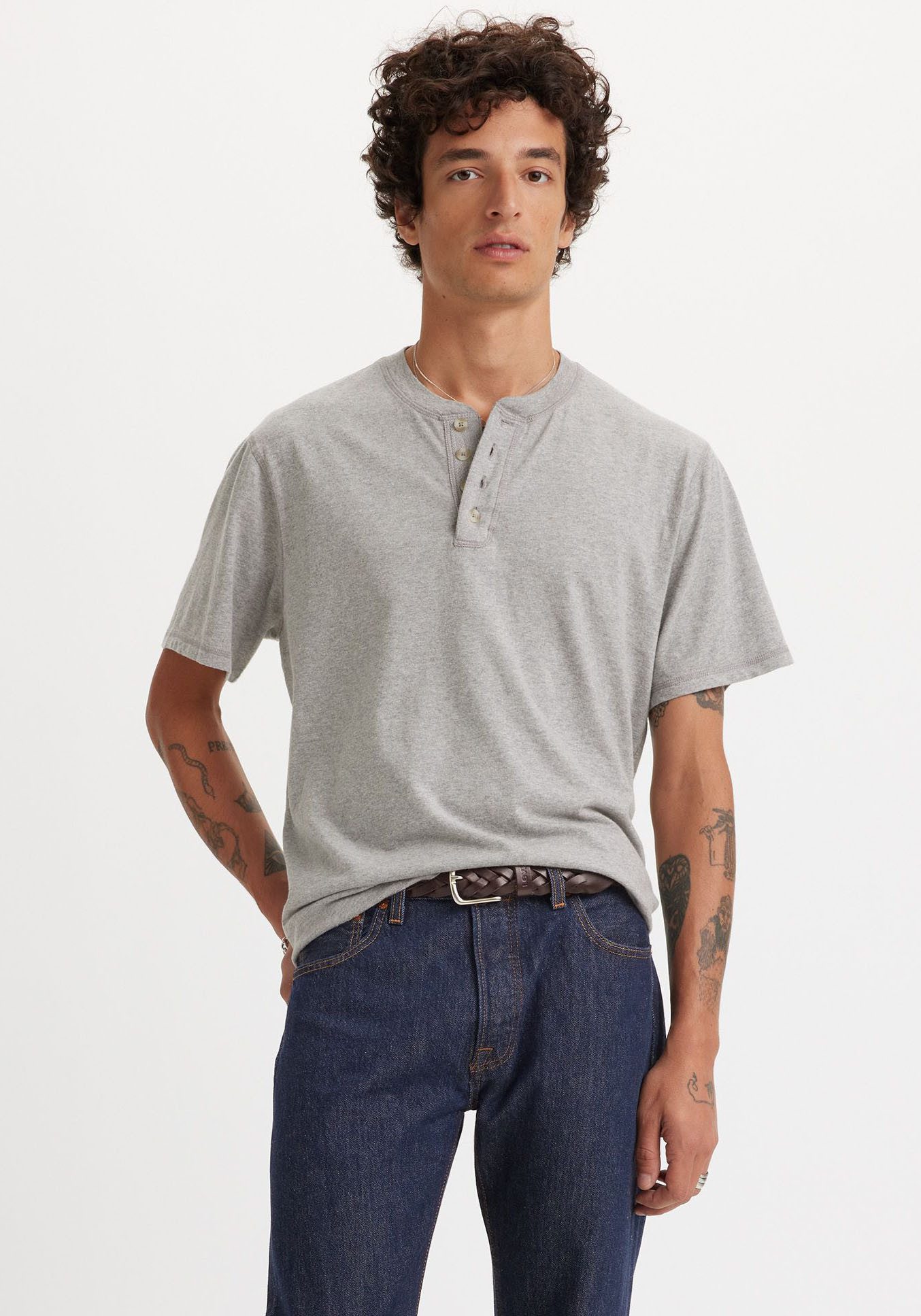 Levi's® Rundhalsshirt SS 4 BUTTON HENLEY mit Knopfleiste