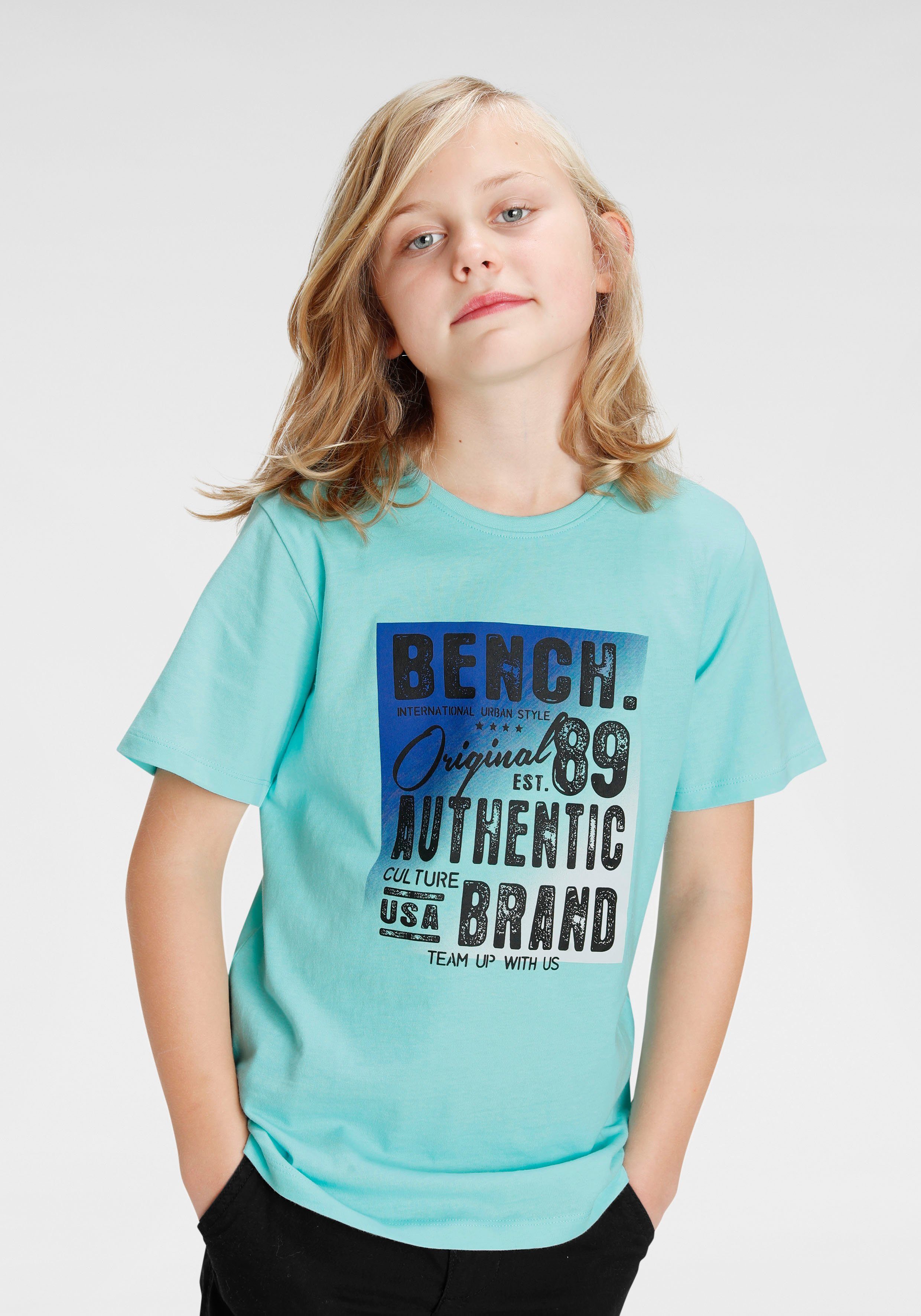 Bench. T-Shirt Logodruck mehrfarbigem mit