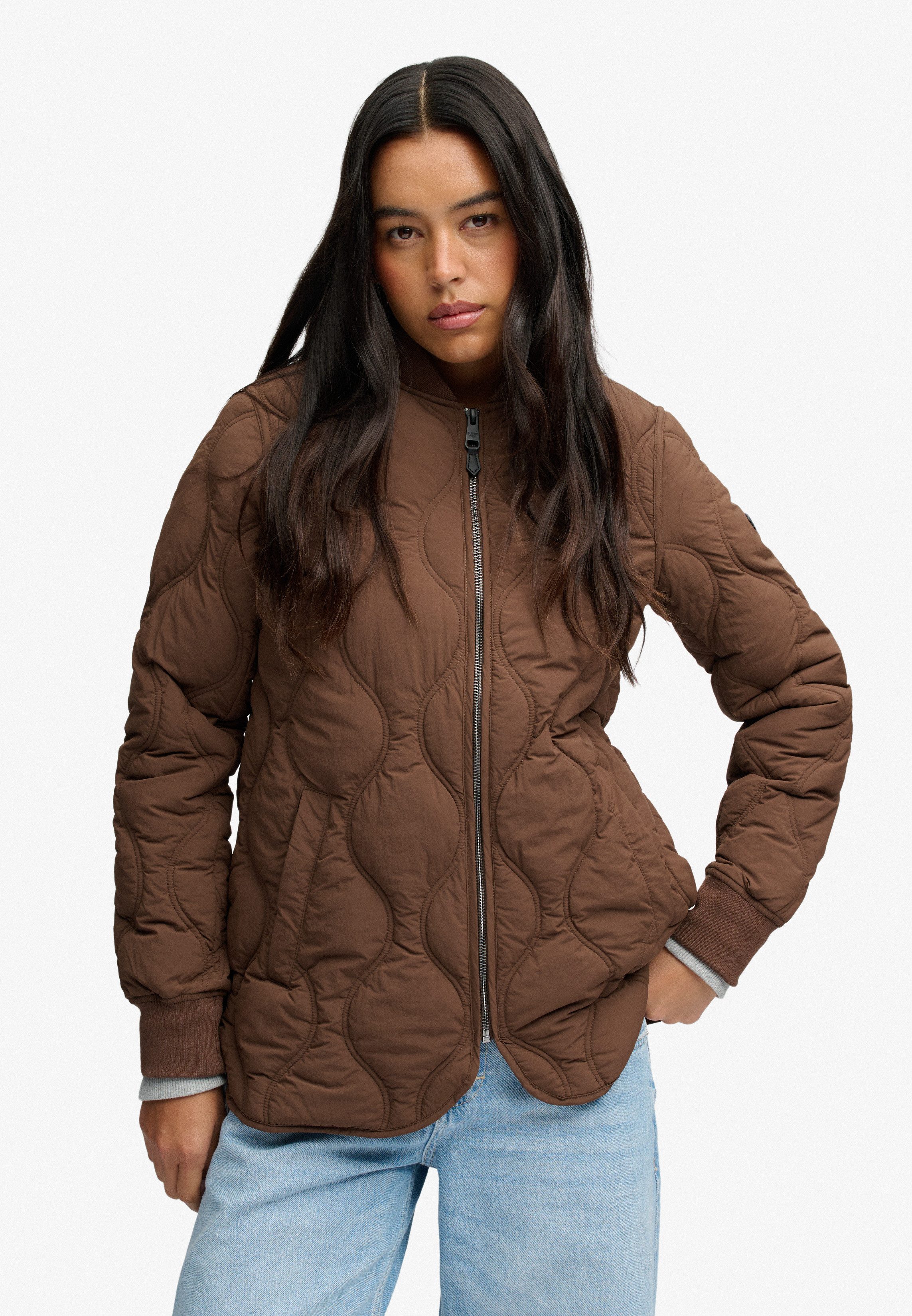 Superdry Steppjacke SHORT ONION QUILT LINER JKT mit Reißverschluss, aus Nylon, Relaxed Fit, unifarbene Optik