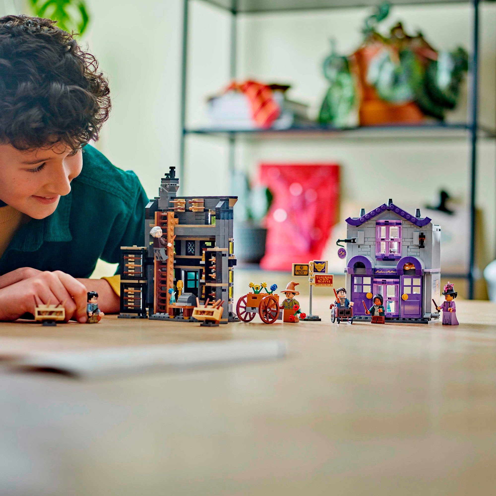 LEGO® Ollivanders™ & Madam Malkins Anzüge günstig online kaufen