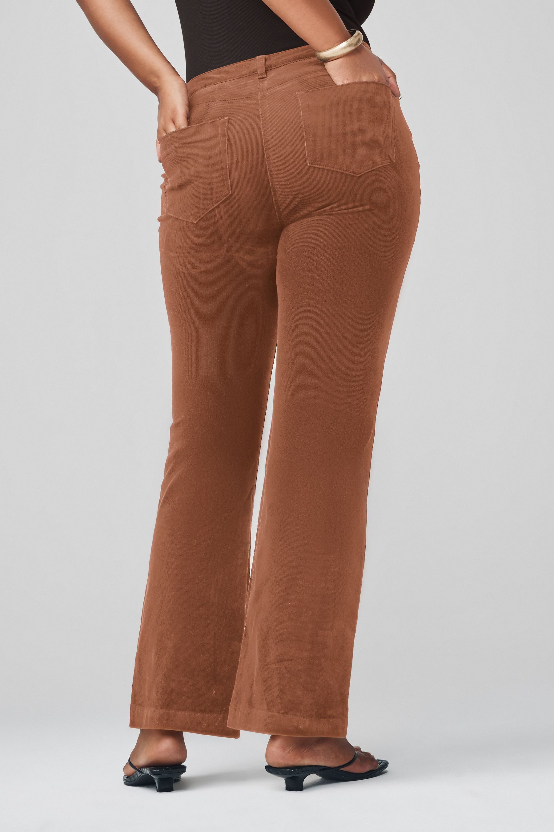 Next Bootcuthose Bootcut-Cordhose in Sanduhrenform (1-tlg) günstig online kaufen