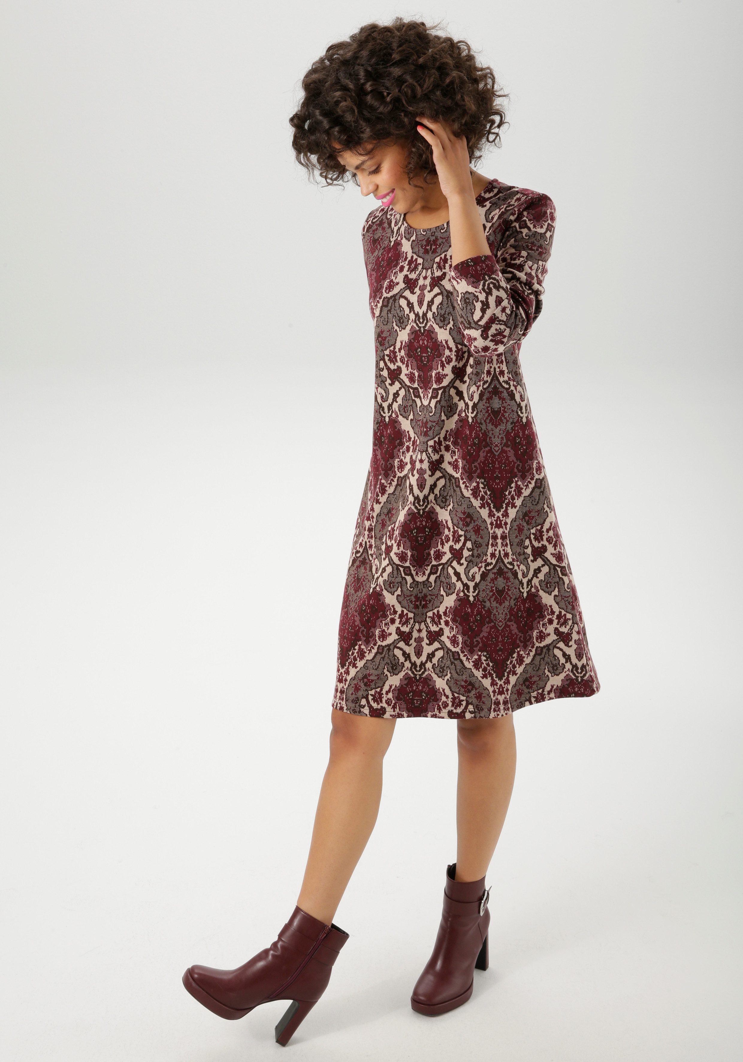 Aniston CASUAL A-Linien-Kleid mit extravagantem Ornament-Muster günstig online kaufen