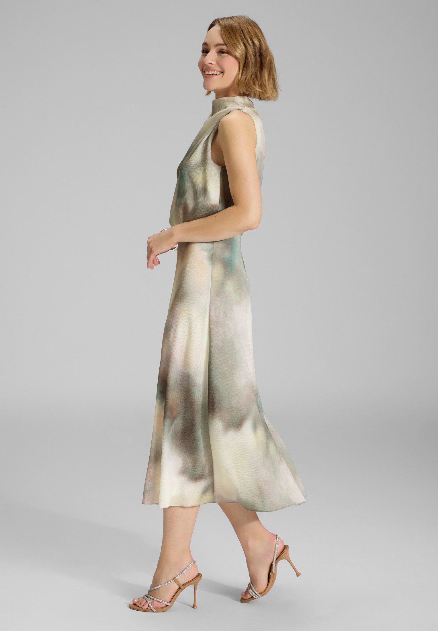 SWING Cocktailkleid Taillierter Schnitt mit ausgestelltem günstig online kaufen